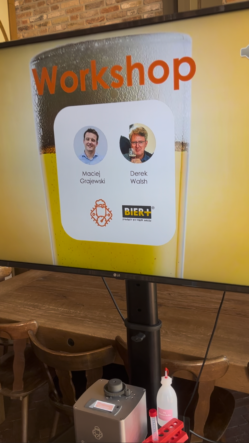 Maciej Grajewski (Beer-o-Meter) and Derek Walsh (BIER+) leading the Golden Ale workshop