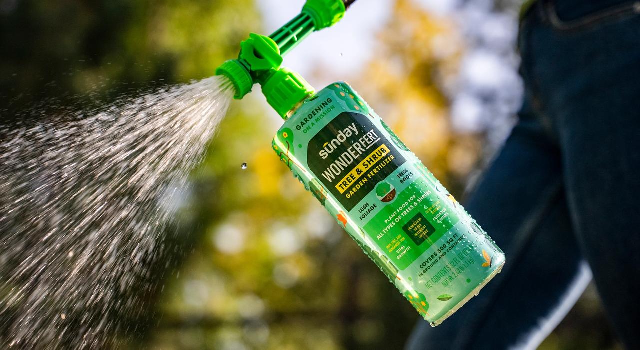 WonderFert Tree & Shrub with hose-end attachment application