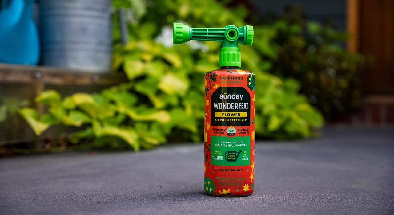 WonderFert Flower with hose-end sprayer attached on patio