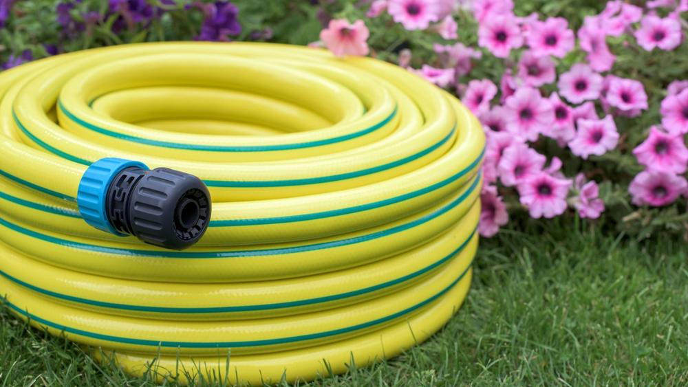 How to Select the Right Hose for your Lawn