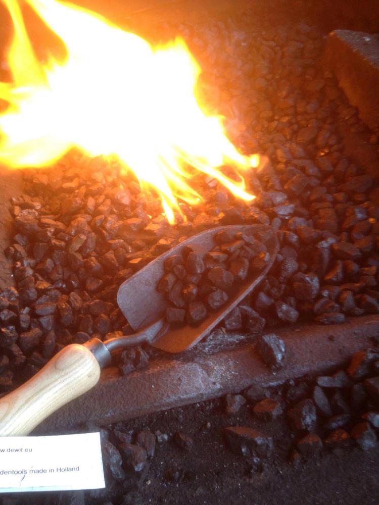 DeWit Forged Hand Trowel Firepit