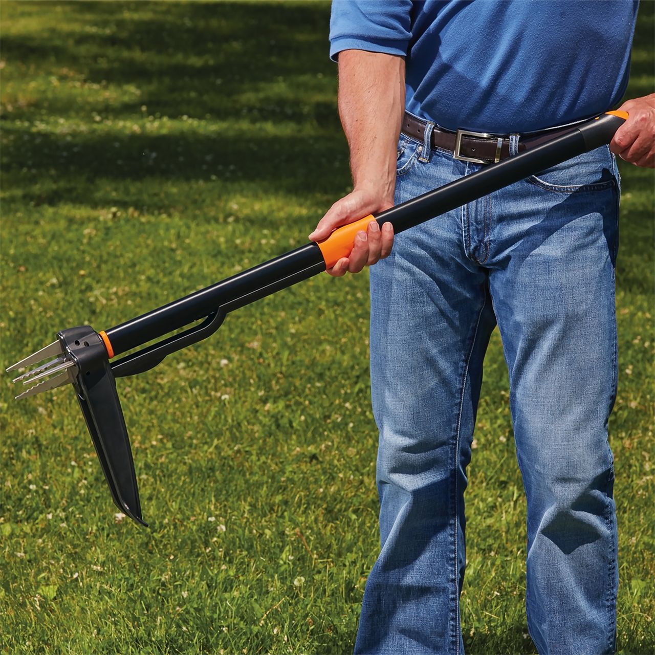 Fiskars 4-claw Stand-up Weed Puller | Sunday Lawn Care