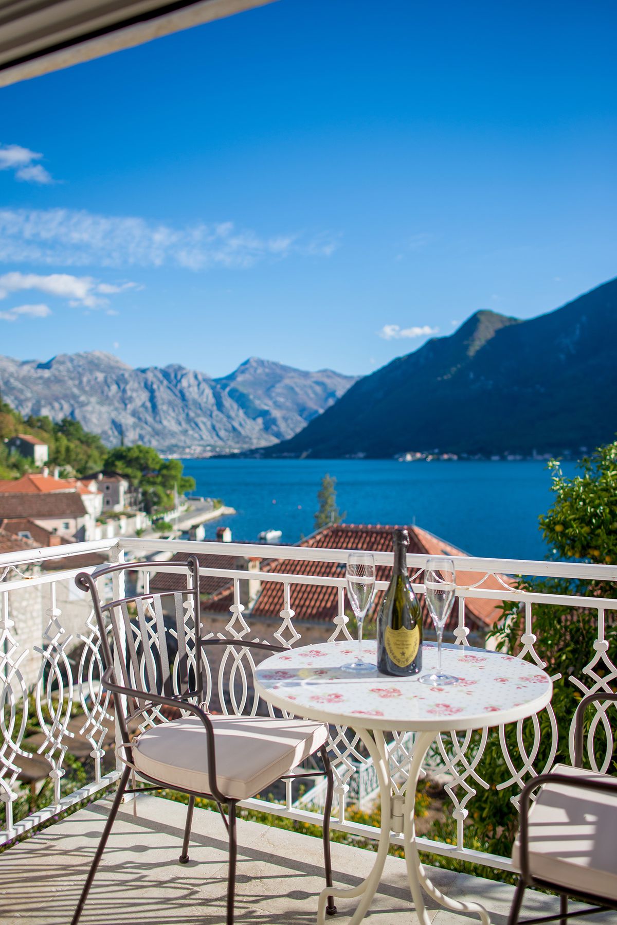 View of Deluxe Apartment with a sea view and balcony | Hotel Conte