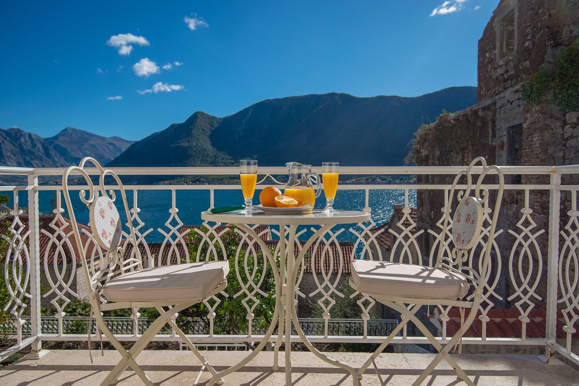 Deluxe Apartment with a sea view and balcony | Hotel Conte - High-End Rentals With Balcony Views