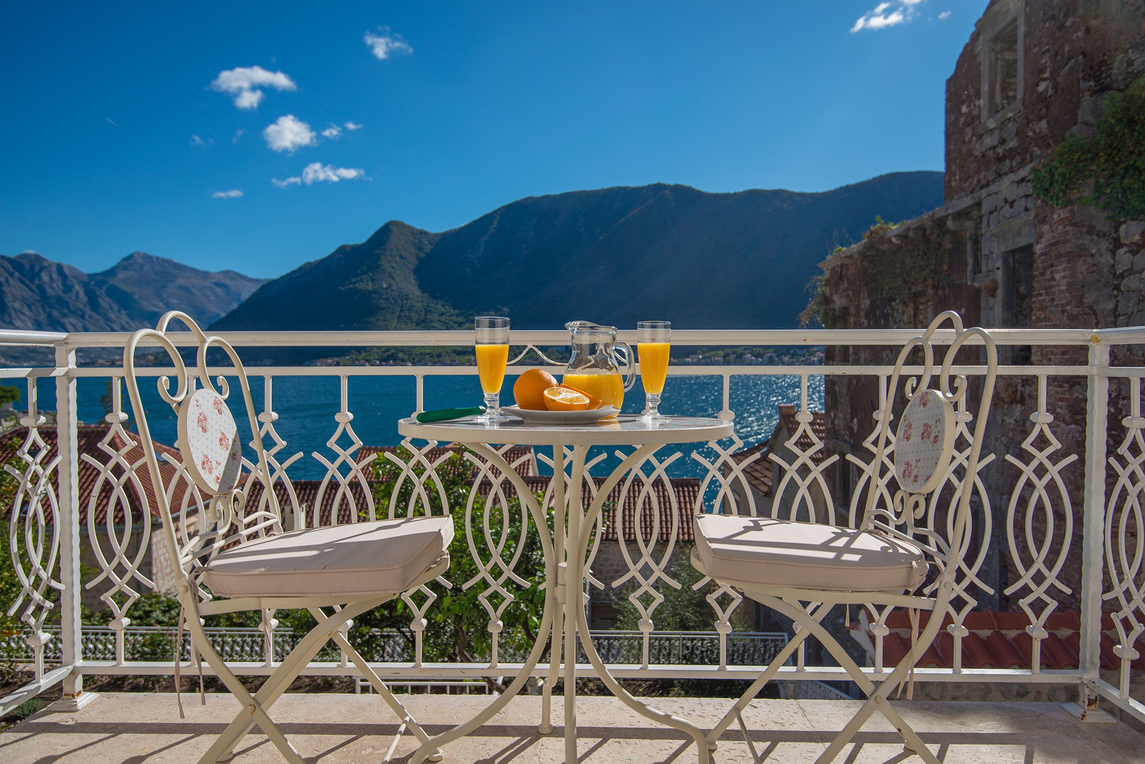 Apartment with a sea view and balcony 4