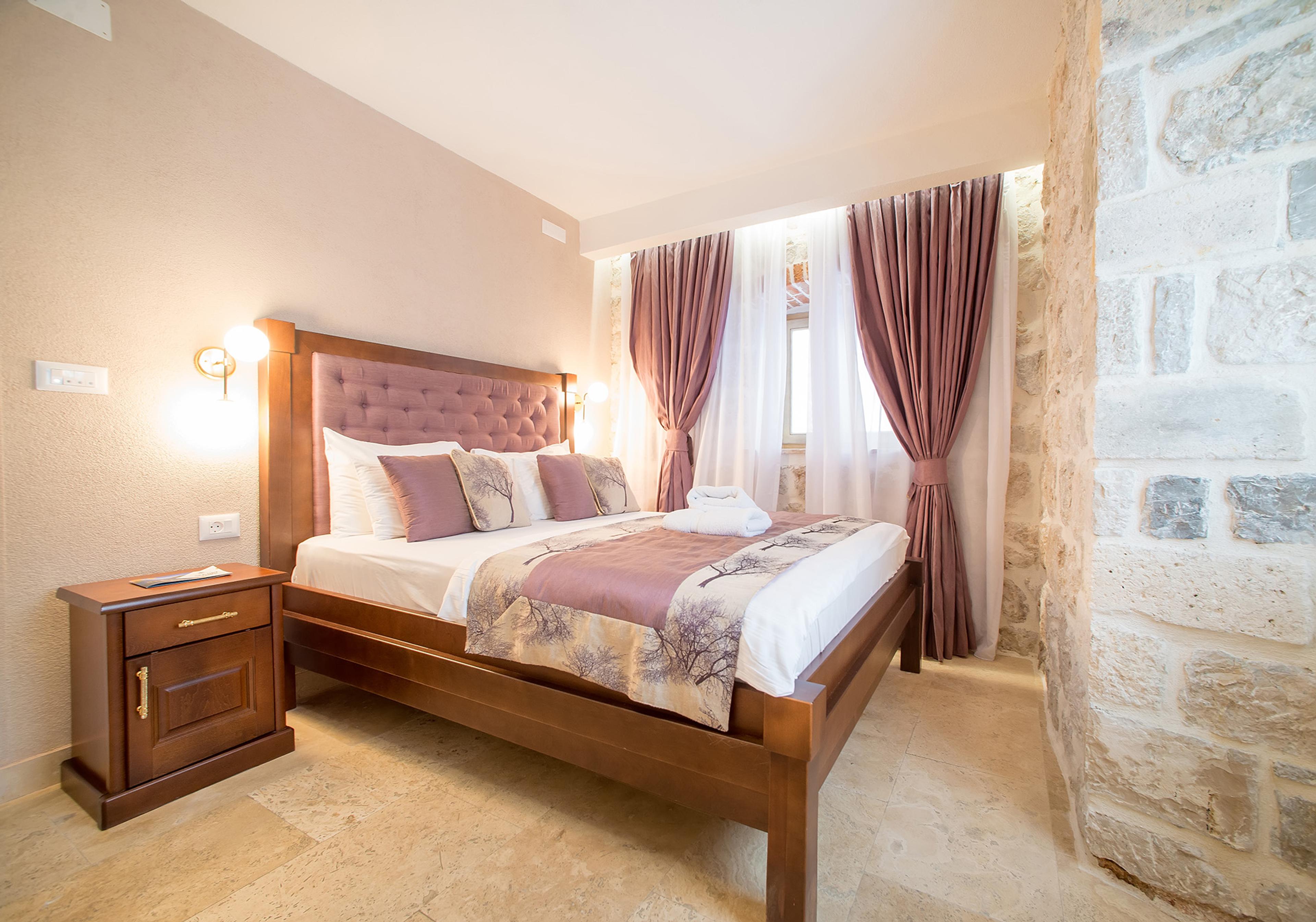 Classic Double Room 8