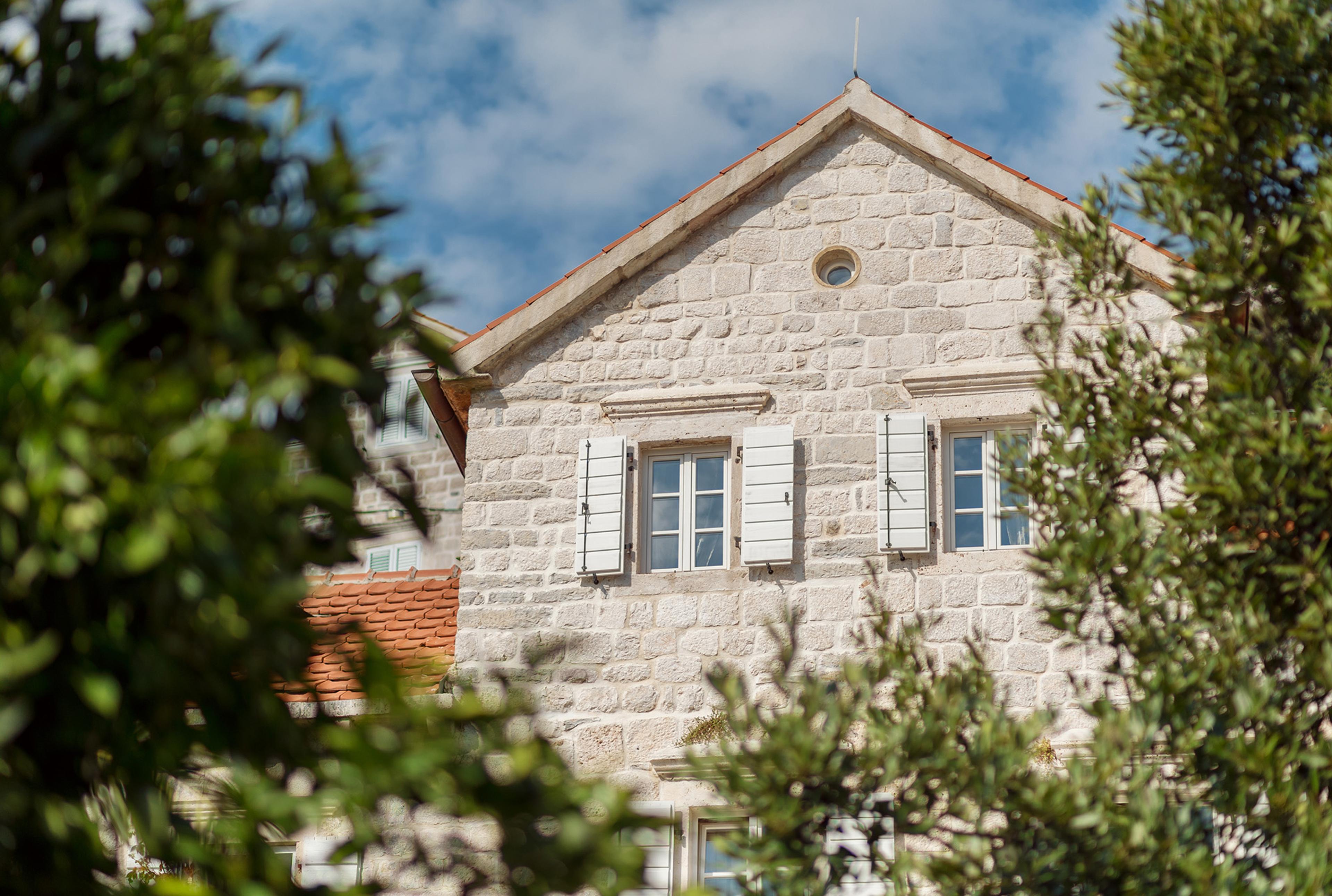 Three Bedroom Villa with a private garden 14