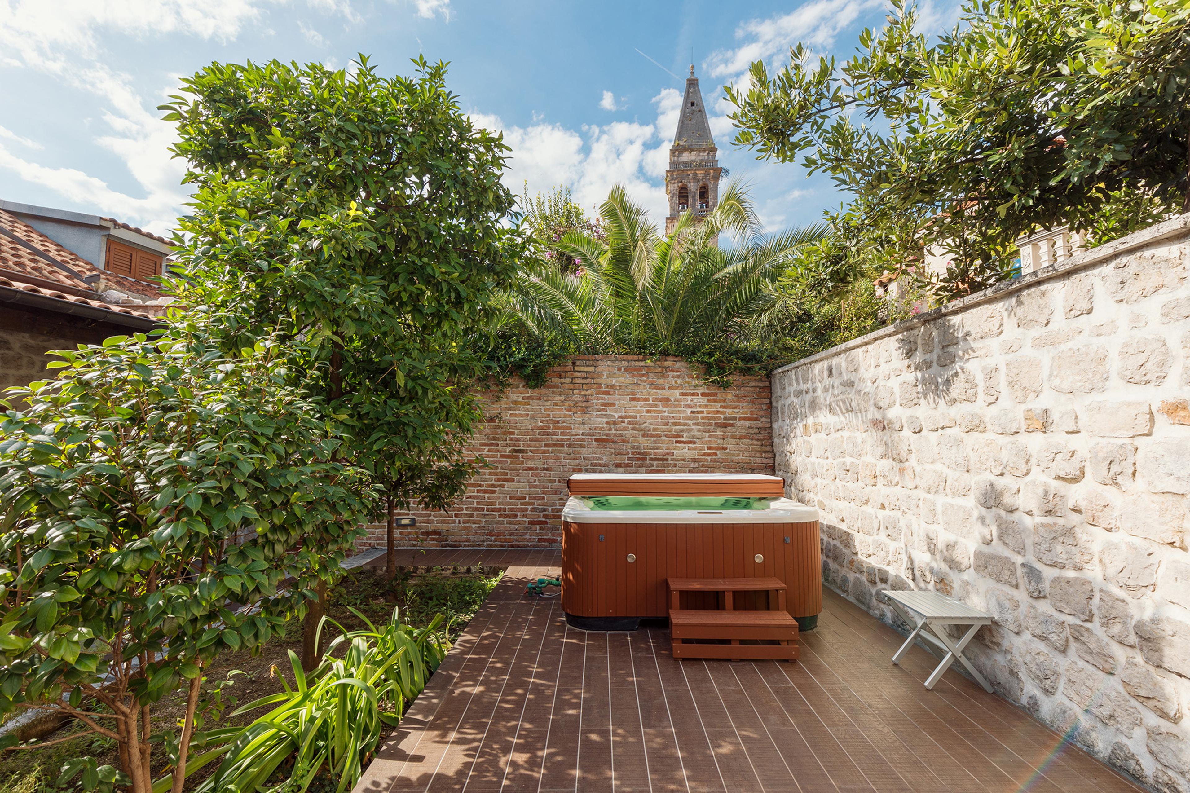 Three Bedroom Villa with a private garden 10
