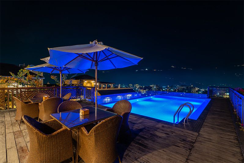 Swimming pool