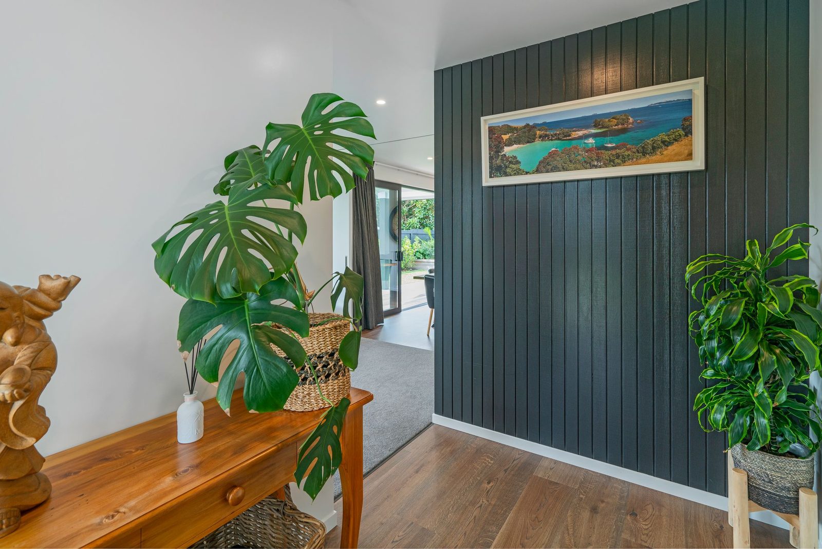 Kupe Drive 2 — entry panelling