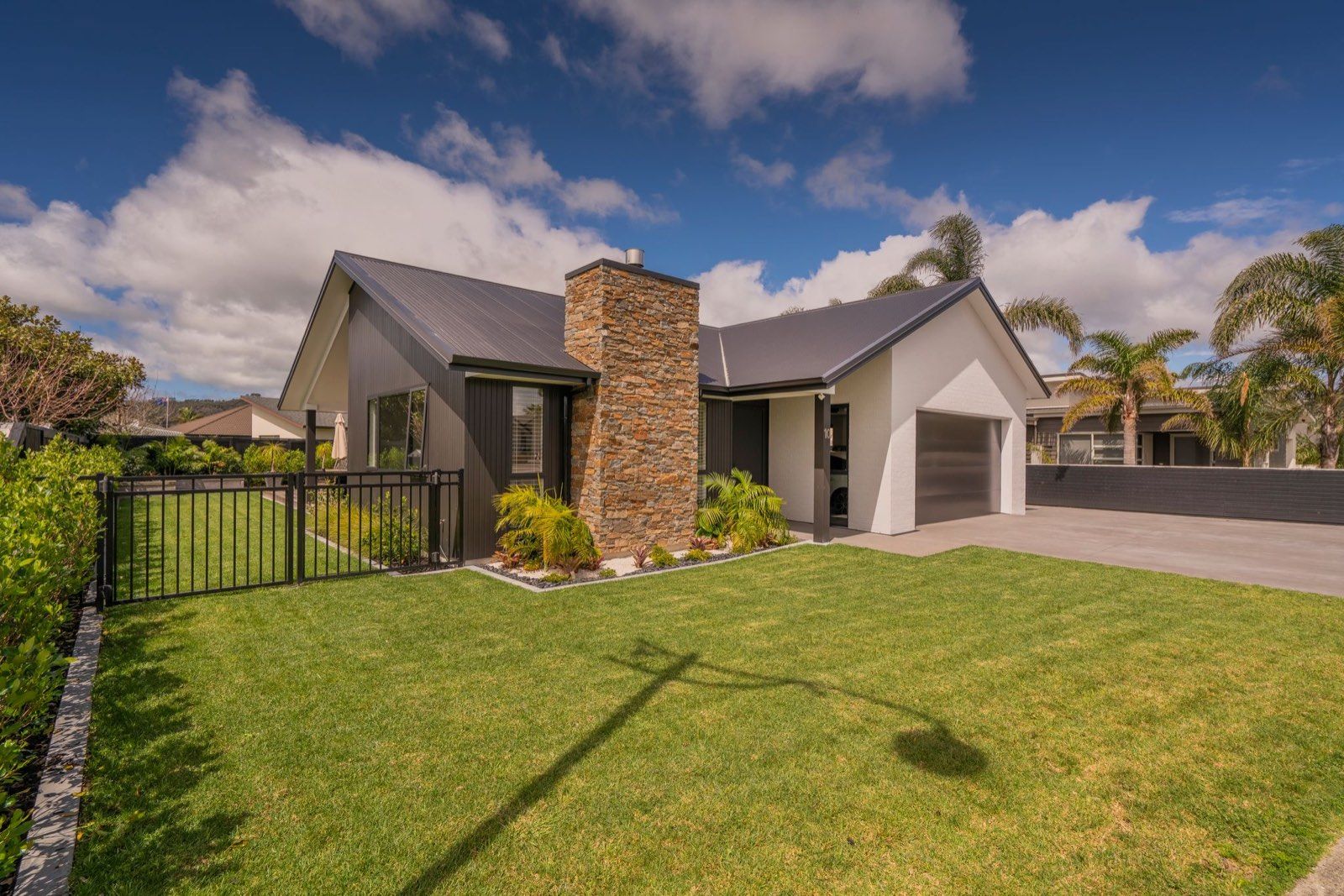 Kupe Drive 2 — from the lawn