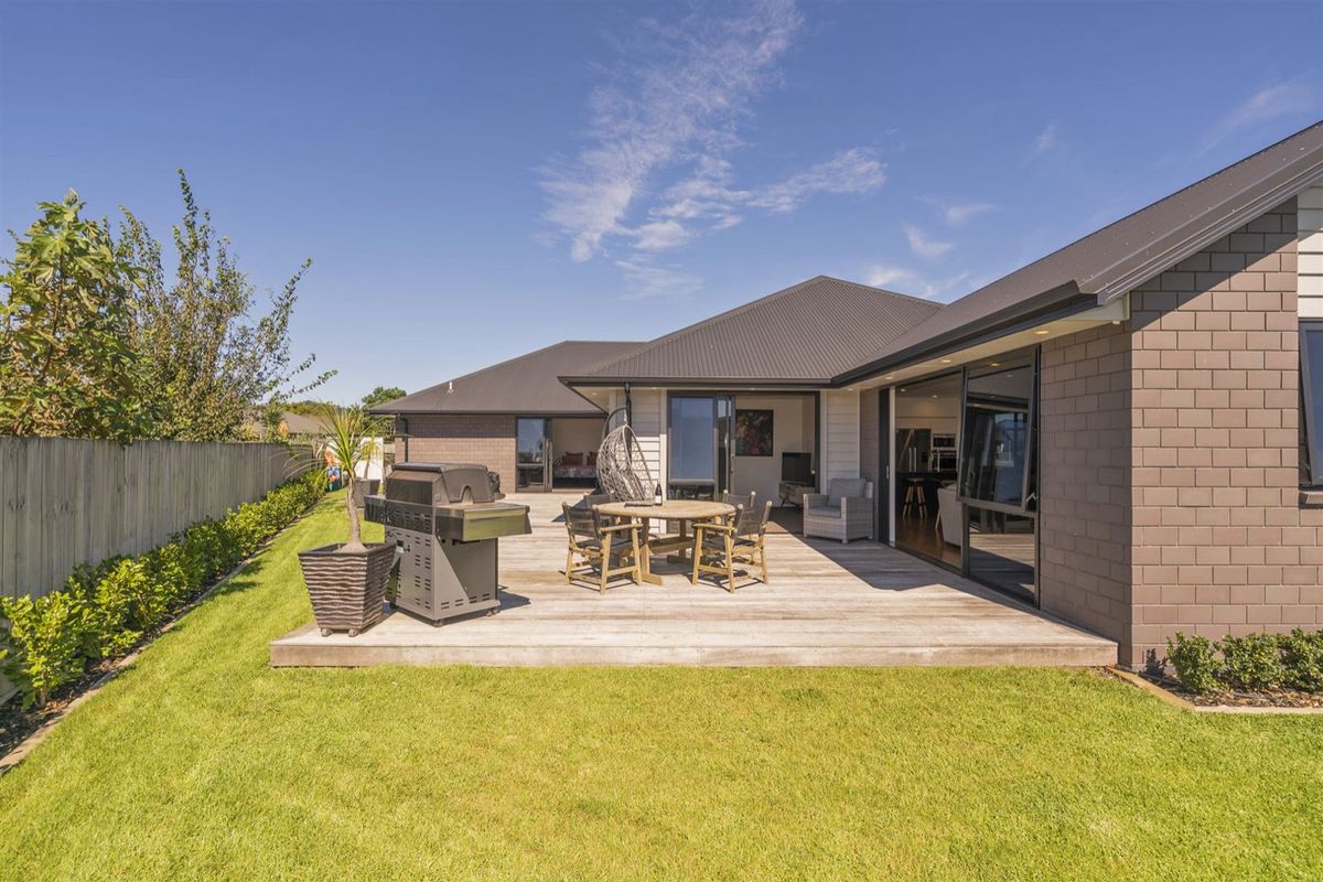 Kupe Drive 1 — outdoor living and rear elevation