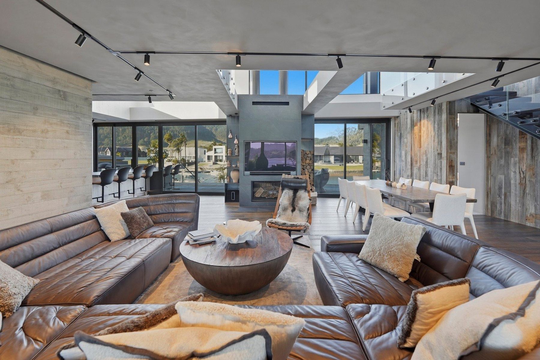Life on the Water — main living space
