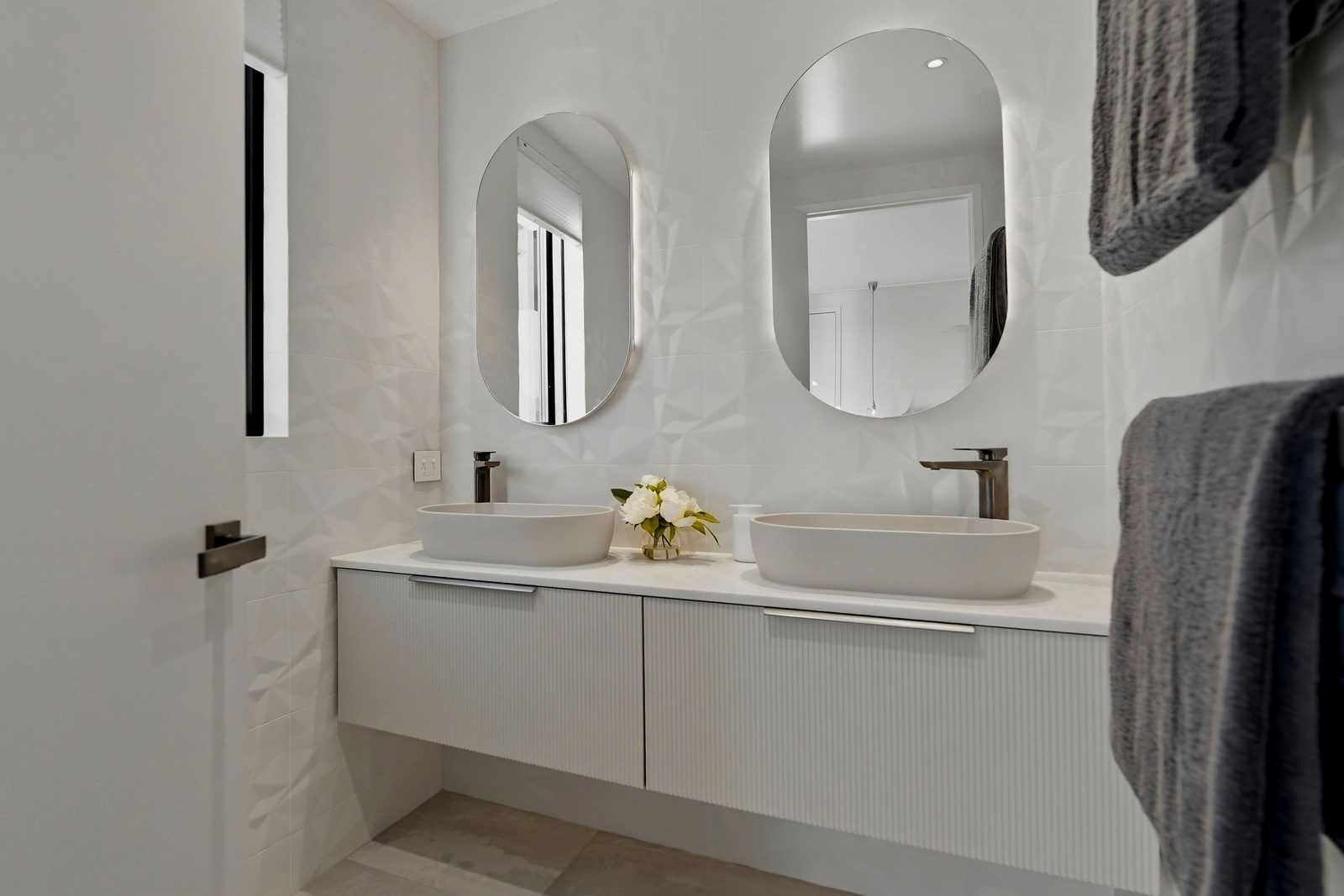 Life on the Water — bathroom