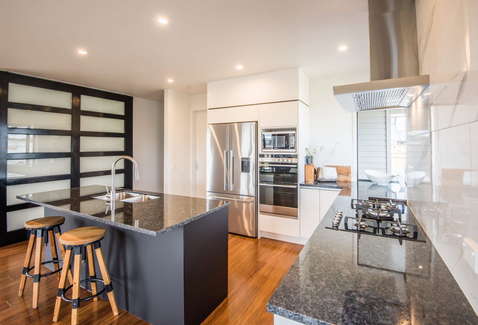 Kupe Drive 1 — kitchen island