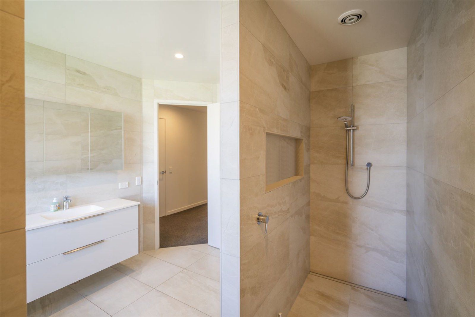 Kupe Drive 1 — bathroom