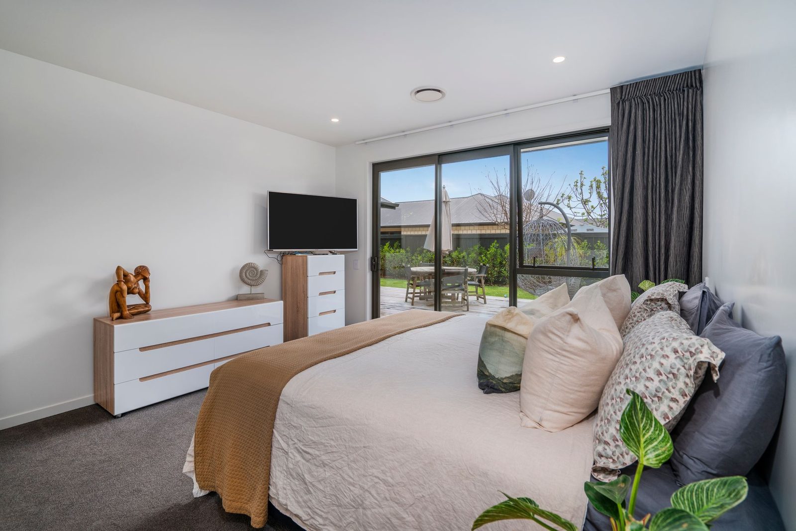Kupe Drive 2 — main bedroom