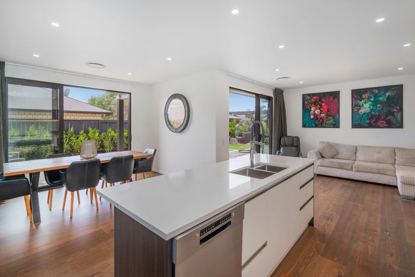 Kupe Drive 2 — kitchen and living