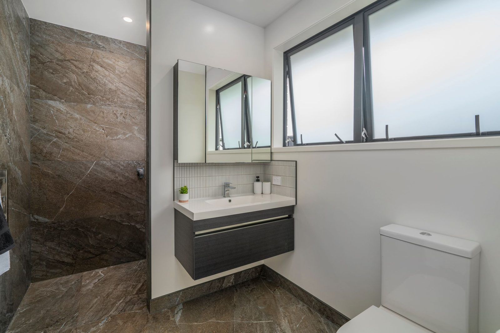 Kupe Drive 2 — family bathroom