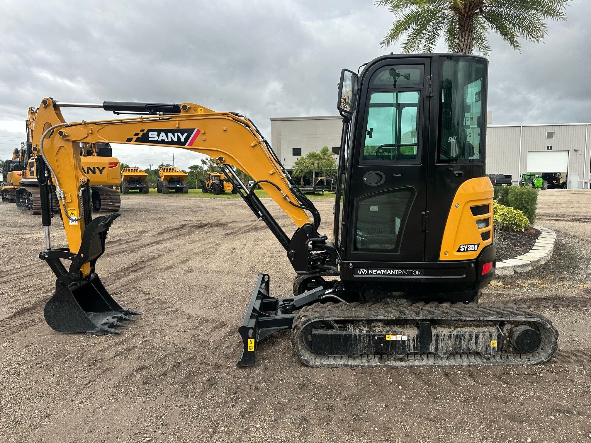 2024 SANY SANY SY35U EXCAVATOR (CABIN) W/ STRAIGHT BLADE Photo 2 Thumbnail