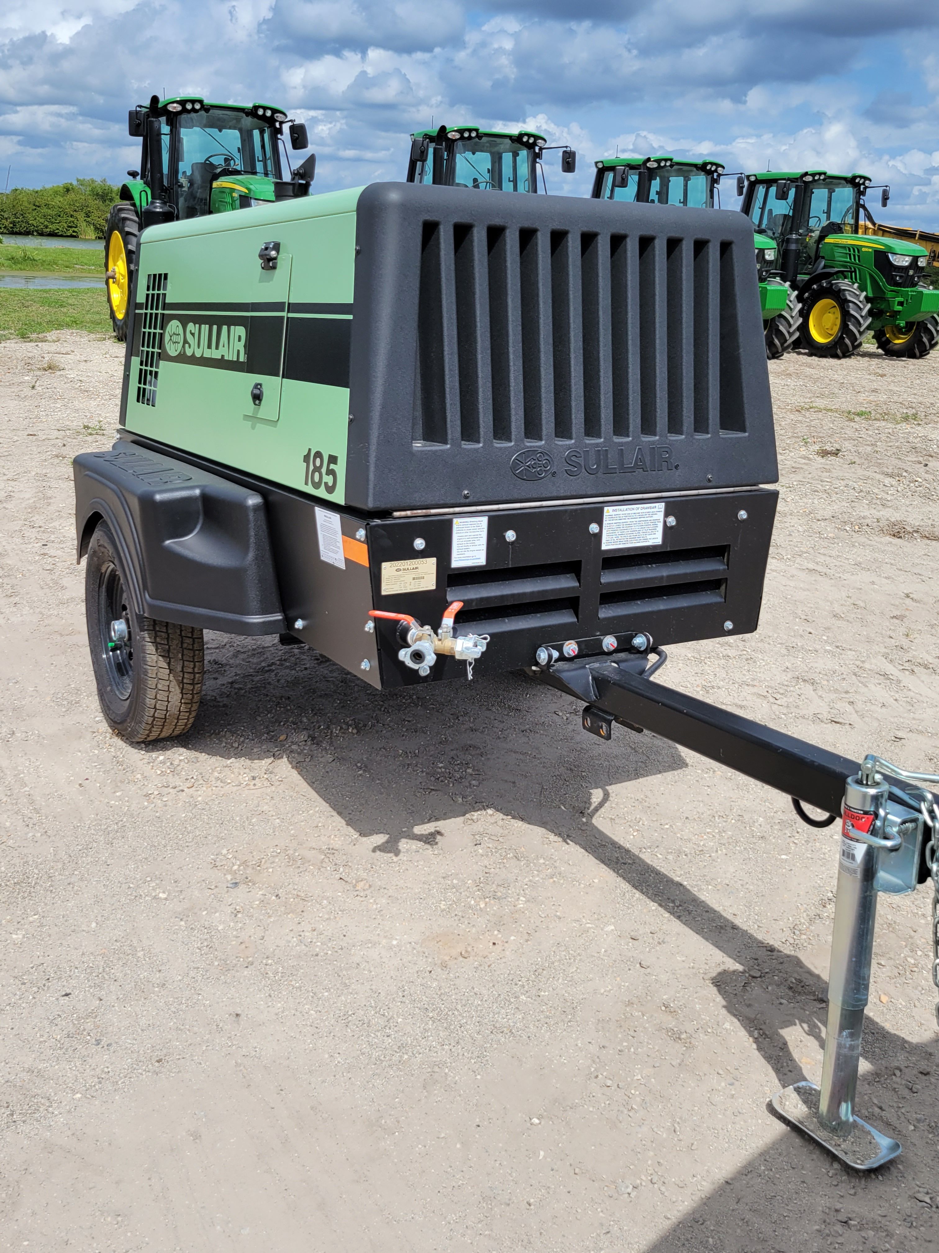 2022 SULLAIR SULLAIR 185DPQ- JD 185 CFM AIR COMPRESSOR Photo 6 Thumbnail