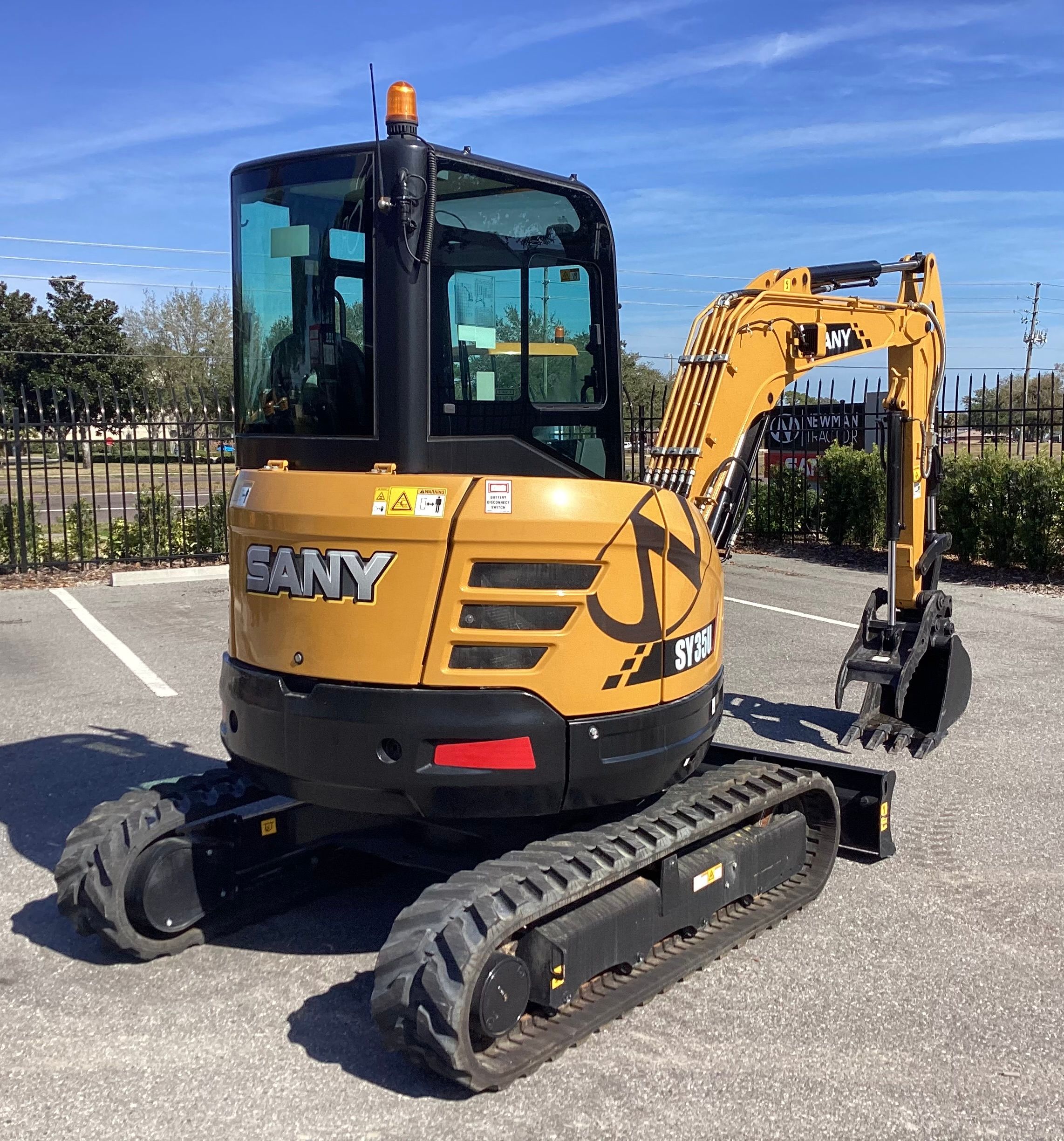 2023 SANY SANY SY35U EXCAVATOR (CABIN) W/ STRAIGHT BLADE Photo 4 Thumbnail