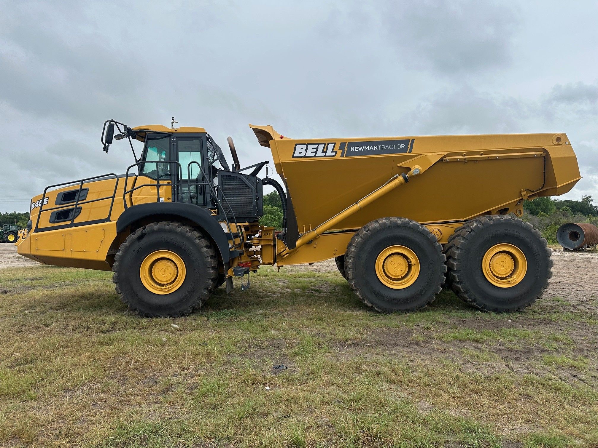 2024 BELL BELL B45E ARTICULATED DUMP TRUCK Photo 2 Thumbnail