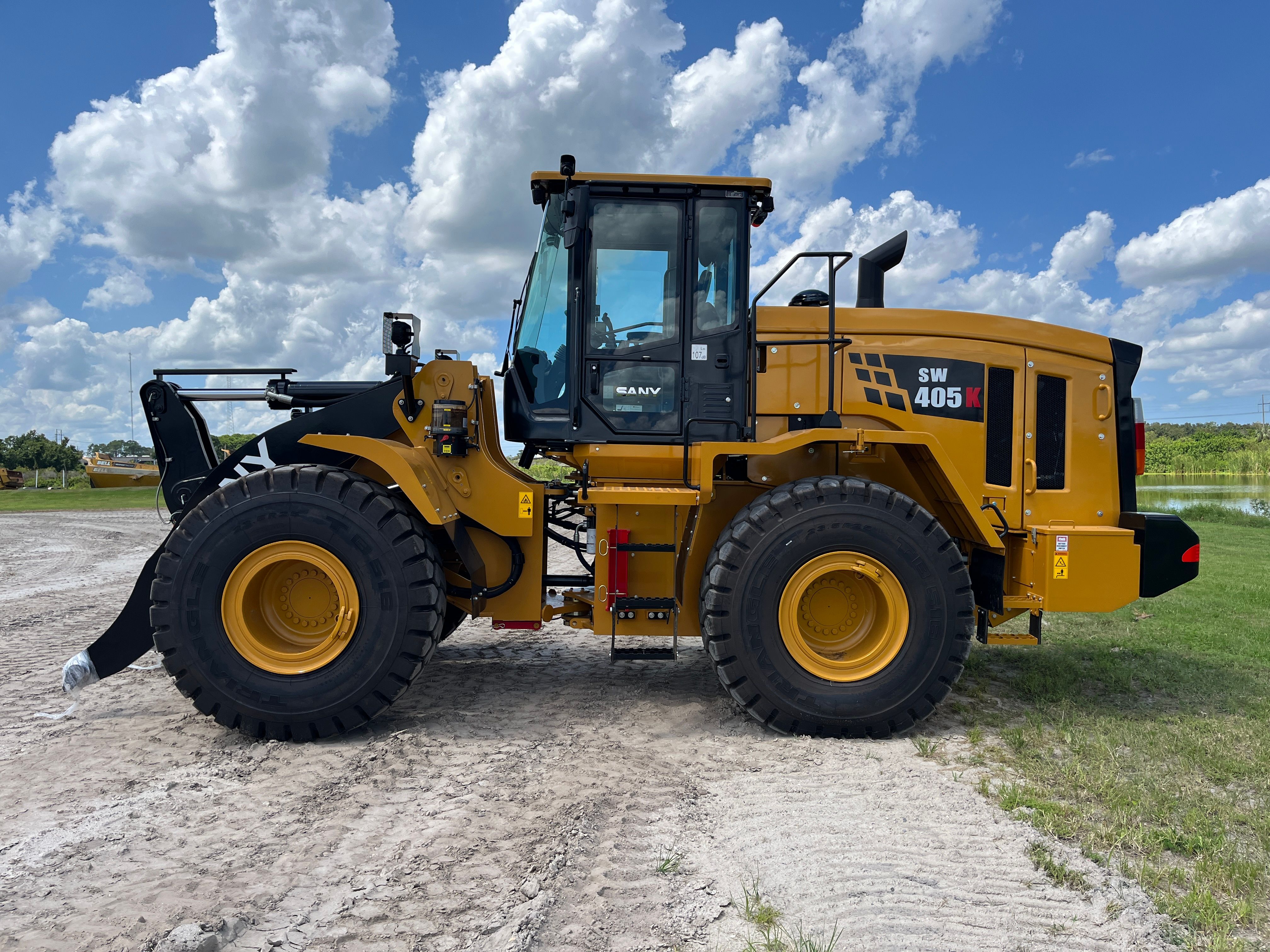 2025 SANY SANY SW405K 4CU YARD WHEEL LOADER Photo 2 Thumbnail