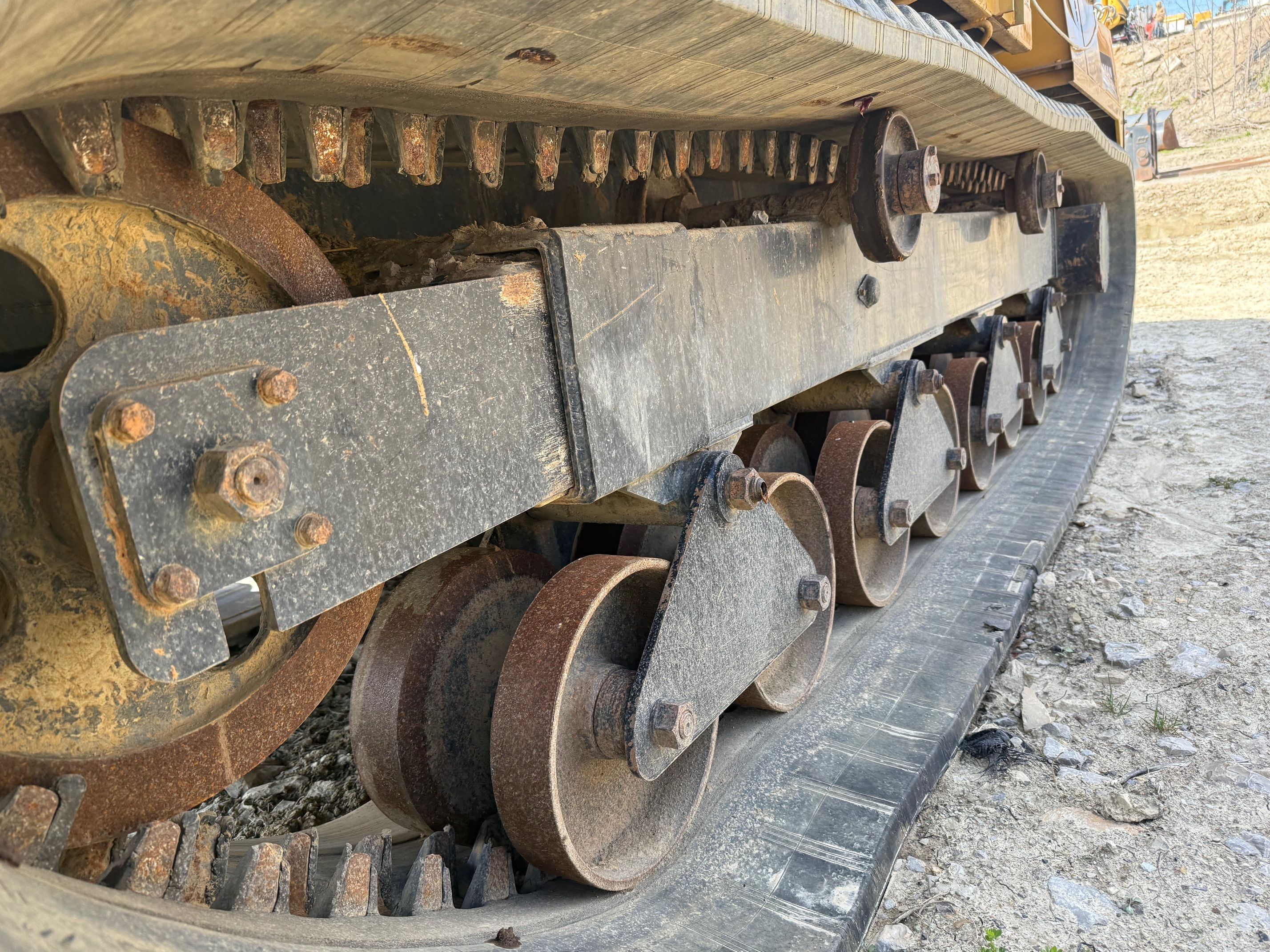 2014 MOROOKA MOROOKA MST 1500VD CRAWLER CARRIER Photo 7 Thumbnail