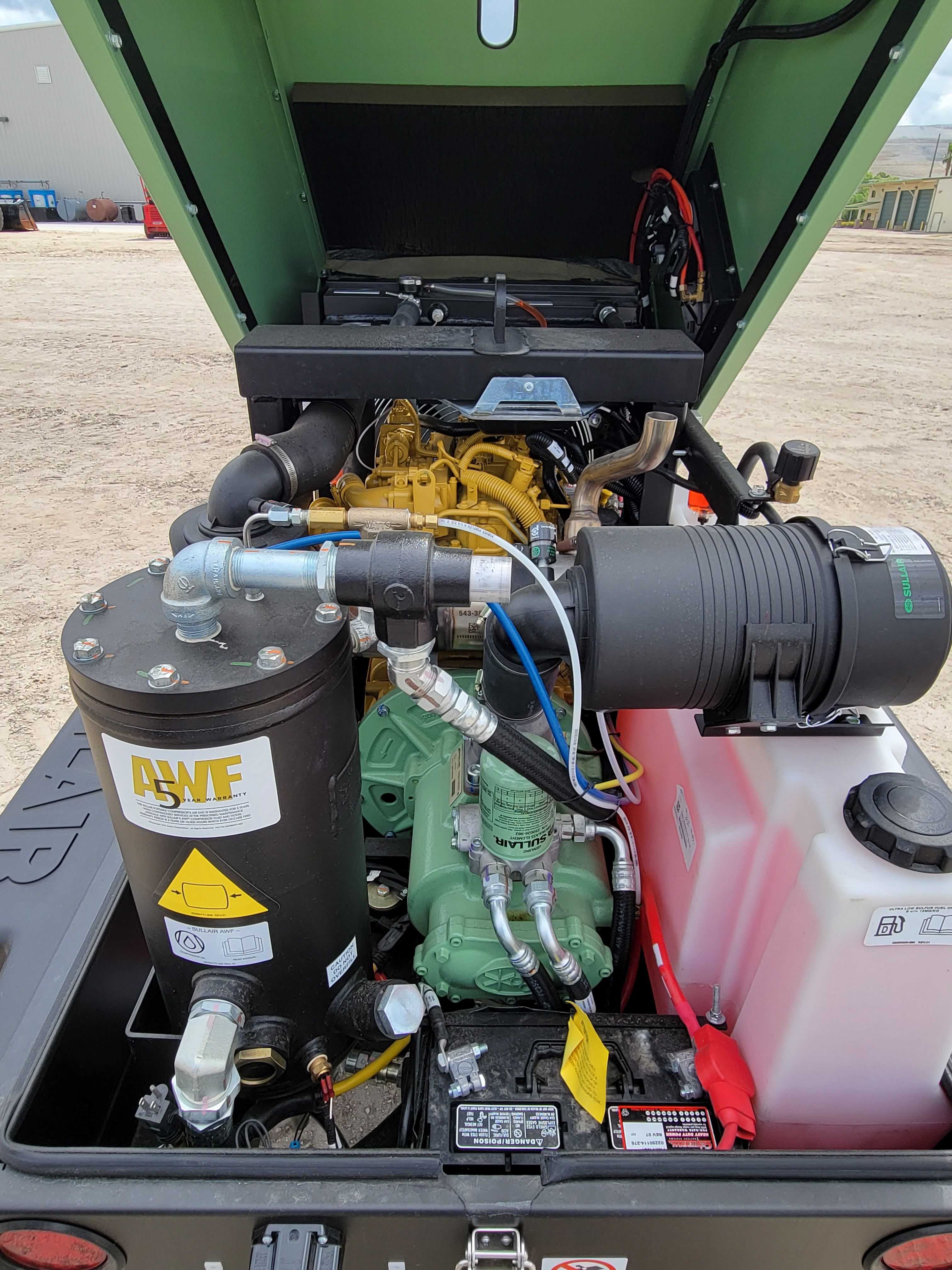 2022 SULLAIR SULLAIR 185DPQ- JD 185 CFM AIR COMPRESSOR Photo 7 Thumbnail