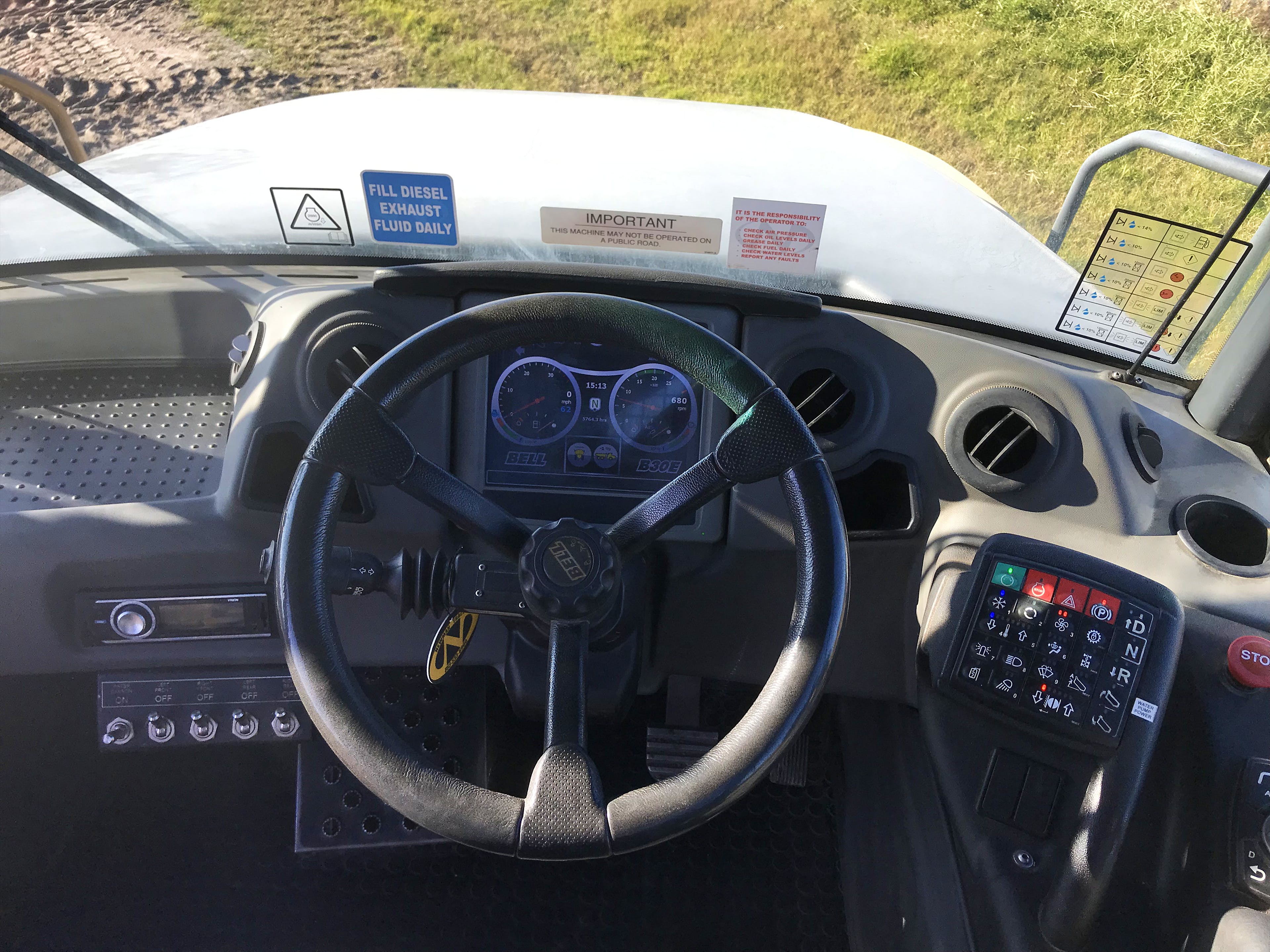 2015 BELL B30E Photo 8 Thumbnail