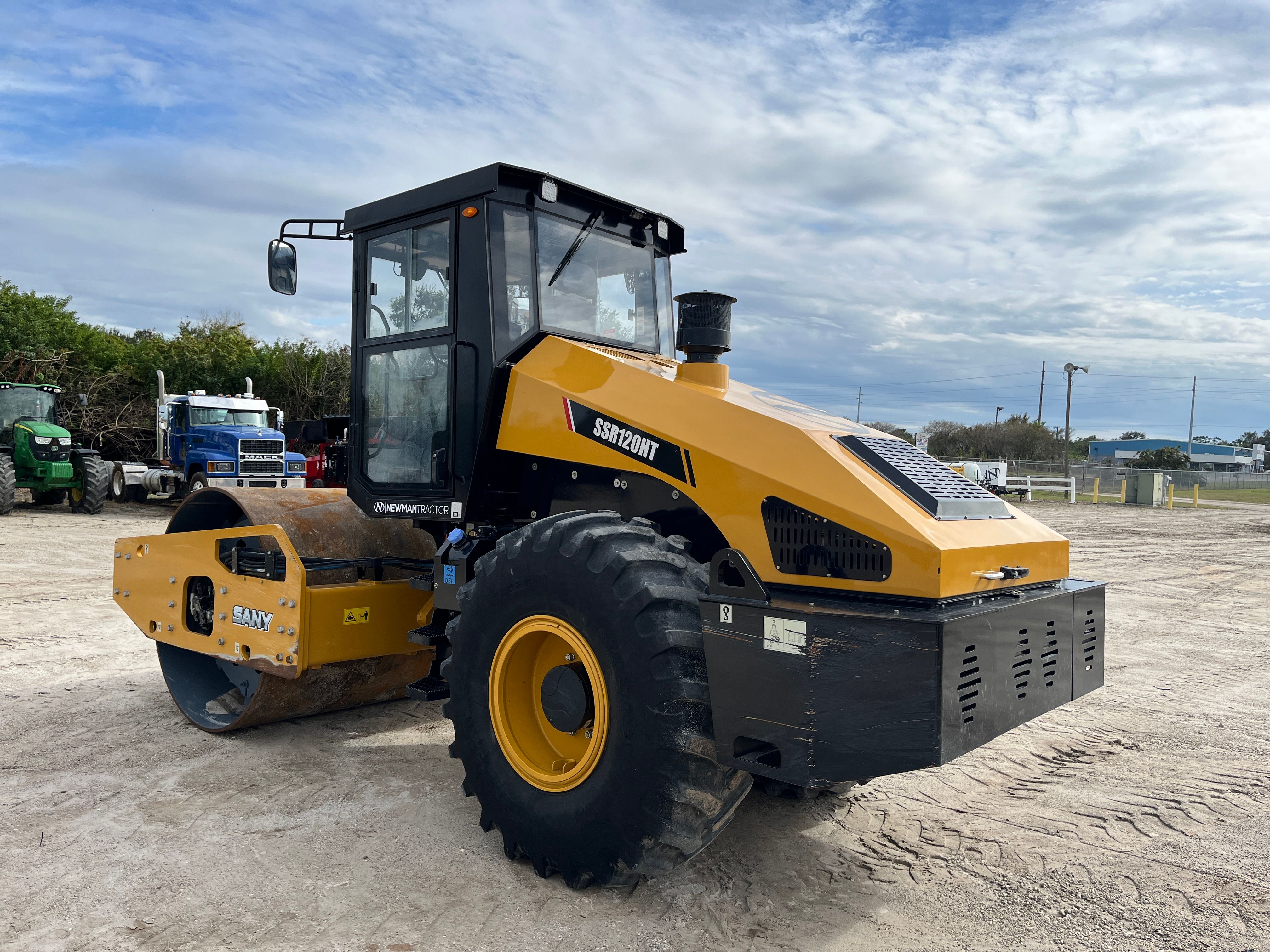 2024 SANY SANY SSR120 HIGH TORQUE VIBRATORY COMPACTOR Photo 3 Thumbnail