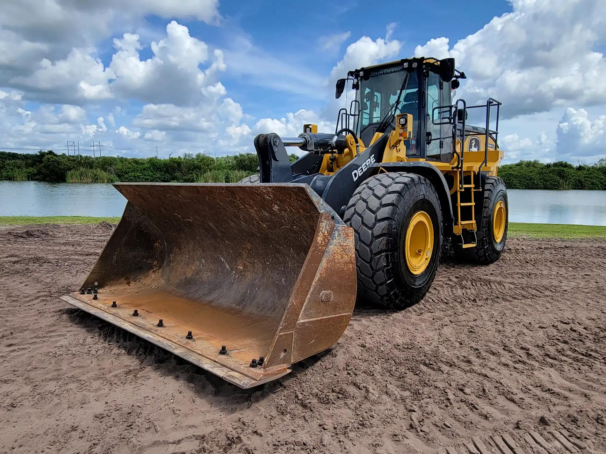John Deere 744L Wheel Loader