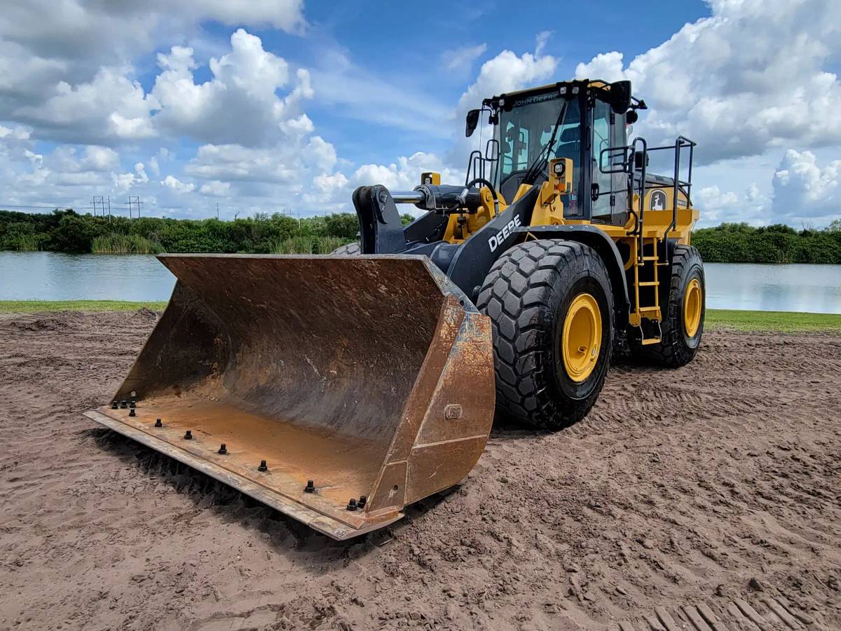 John Deere 744L Wheel Loader