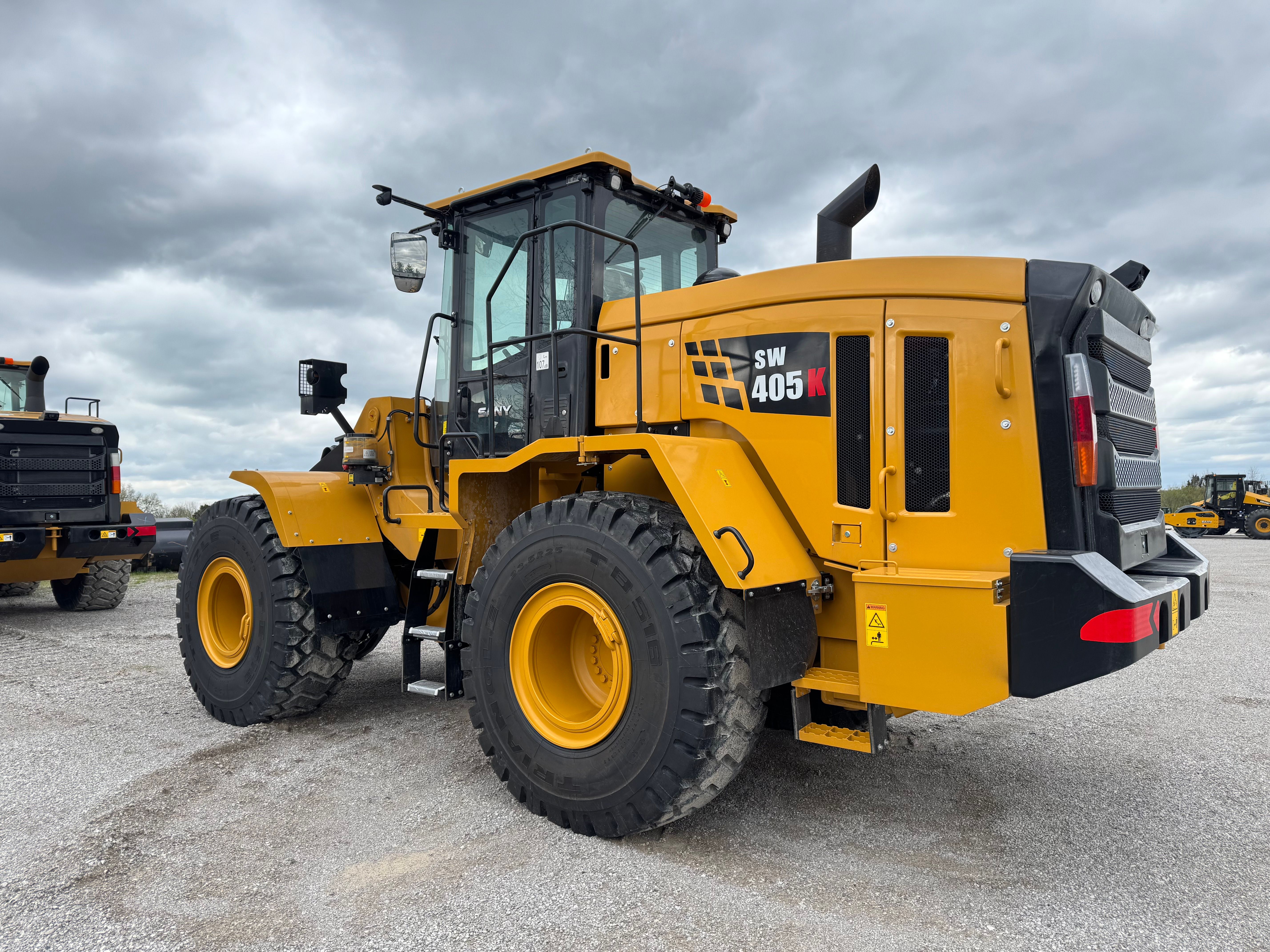 2025 SANY SANY SW405K 4CU YARD WHEEL LOADER Photo 4 Thumbnail