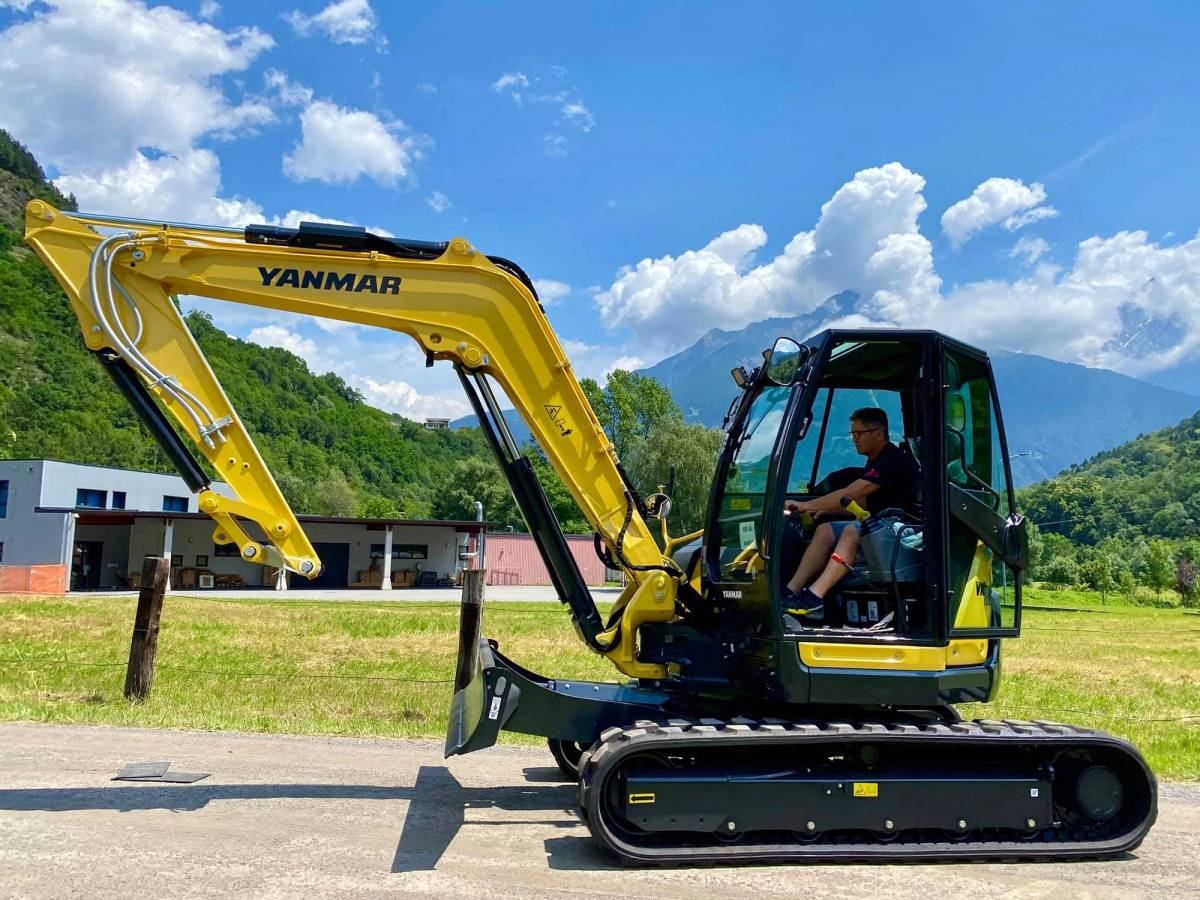 yanmar-mini-excavator-stock-image