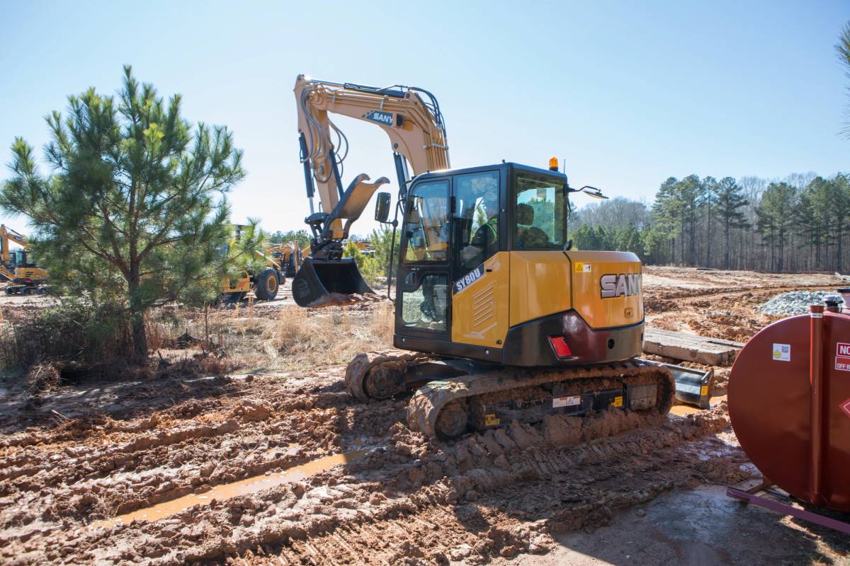 SANY Sy80u in muddy terrain