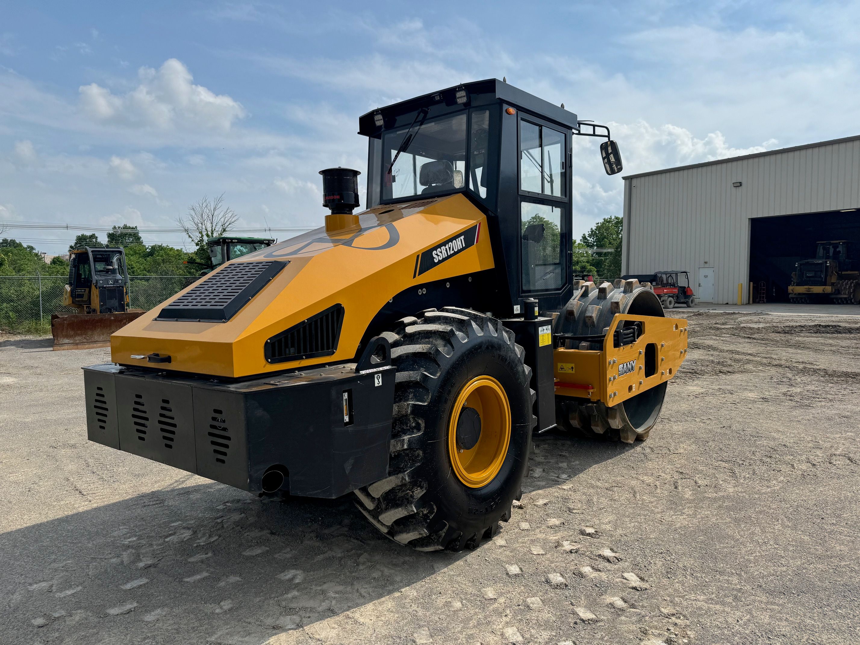 2023 SANY SANY SSR120 HIGH TORQUE VIBRATORY COMPACTOR Photo 3 Thumbnail