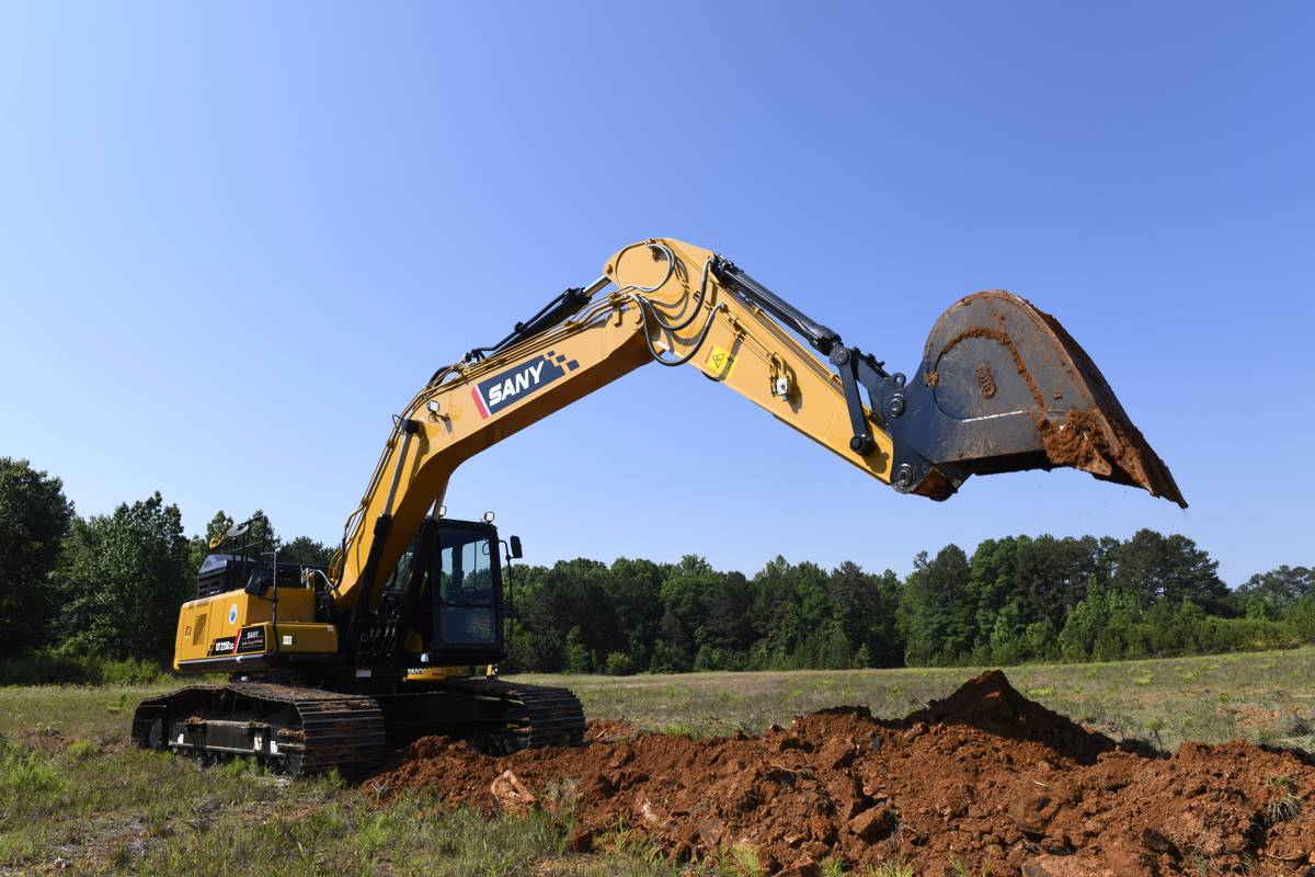 SANY SY225 in action digging in dirt