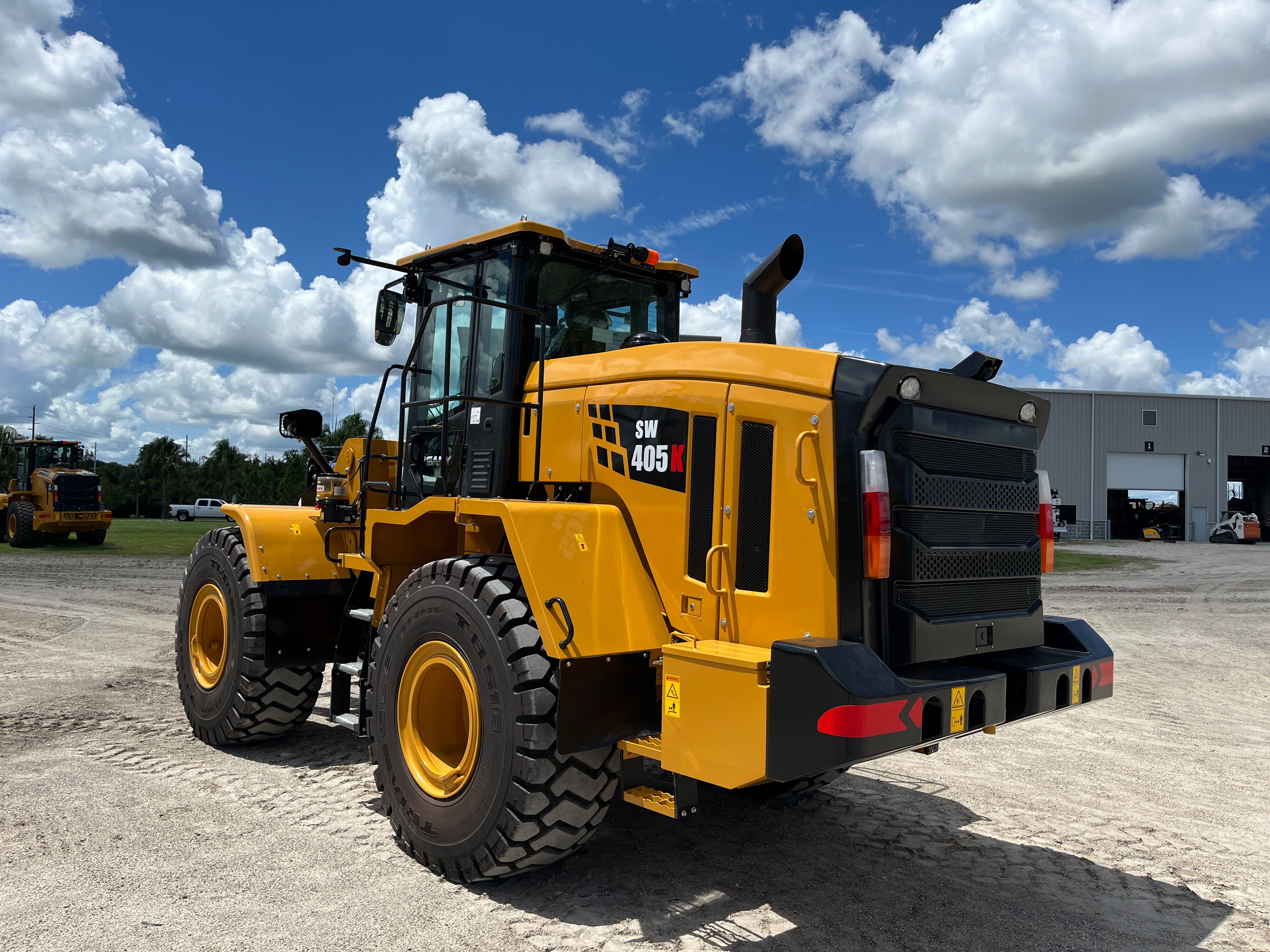 2025  SW405K Photo 3 Thumbnail