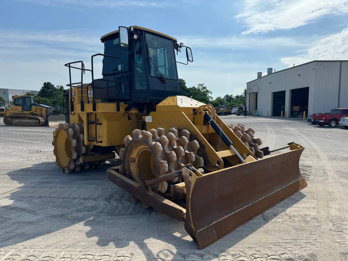 Cat 815 soil compactor