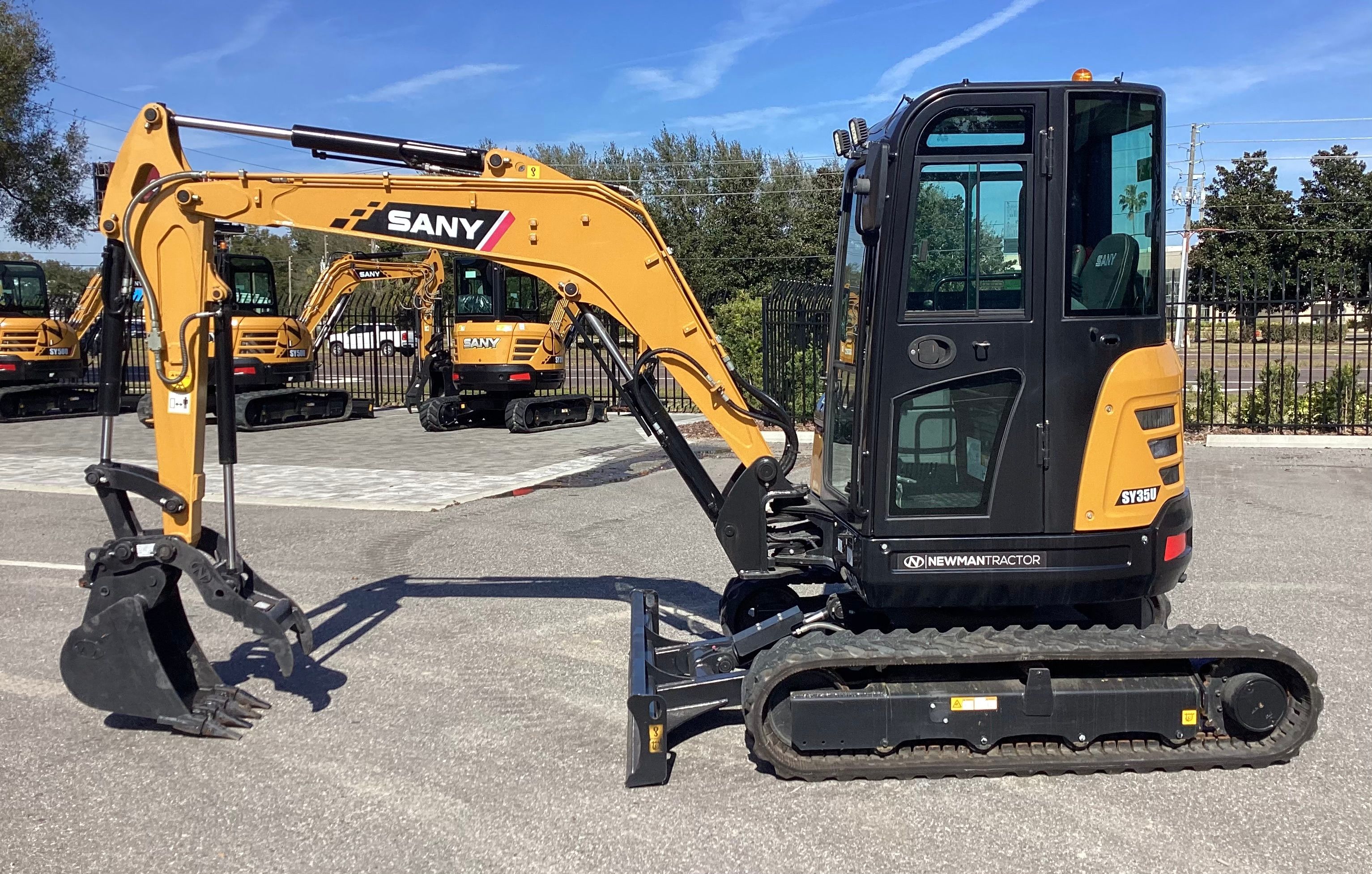 2023 SANY SANY SY35U EXCAVATOR (CABIN) W/ STRAIGHT BLADE Photo 2 Thumbnail