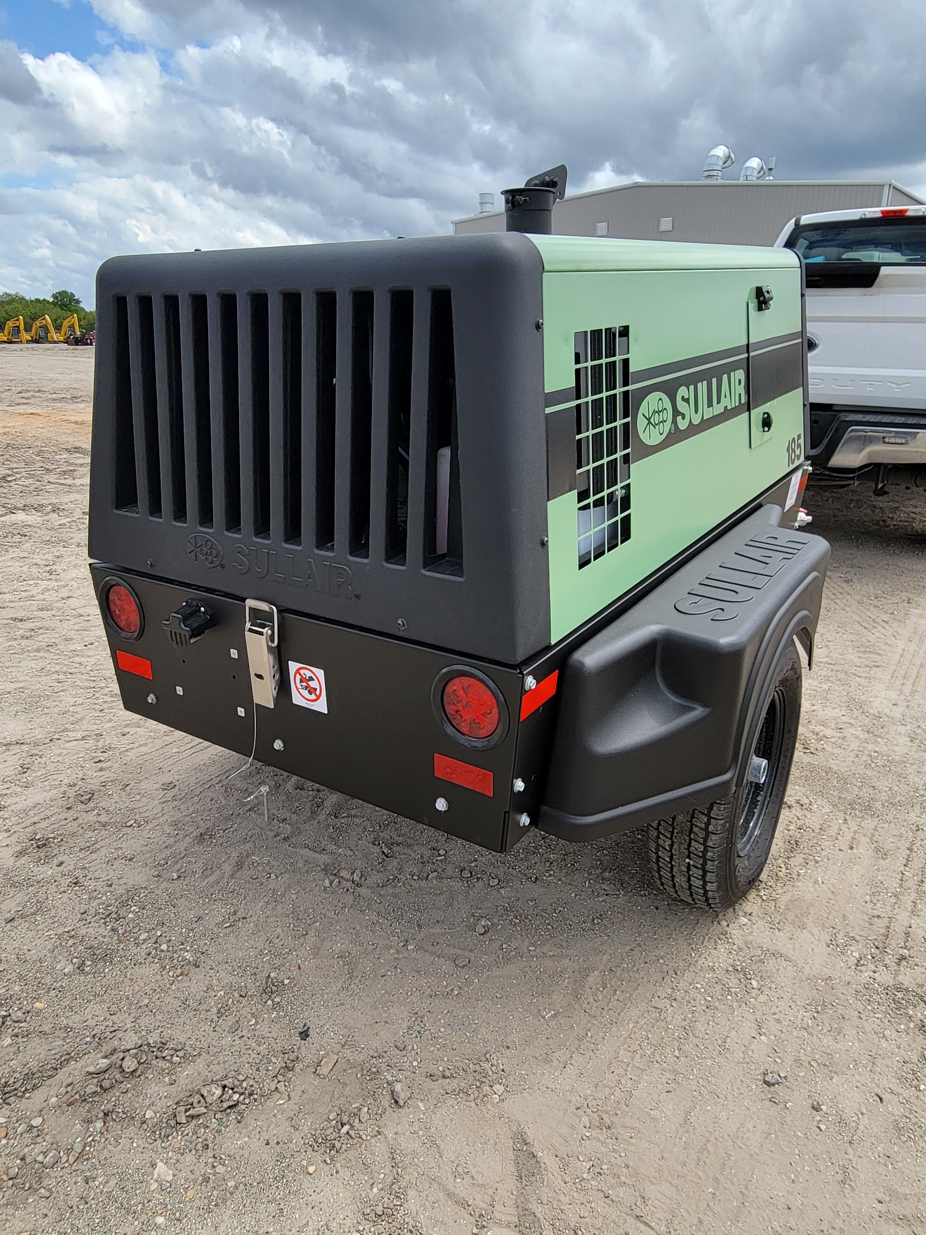 2022 SULLAIR SULLAIR 185DPQ- JD 185 CFM AIR COMPRESSOR Photo 4 Thumbnail