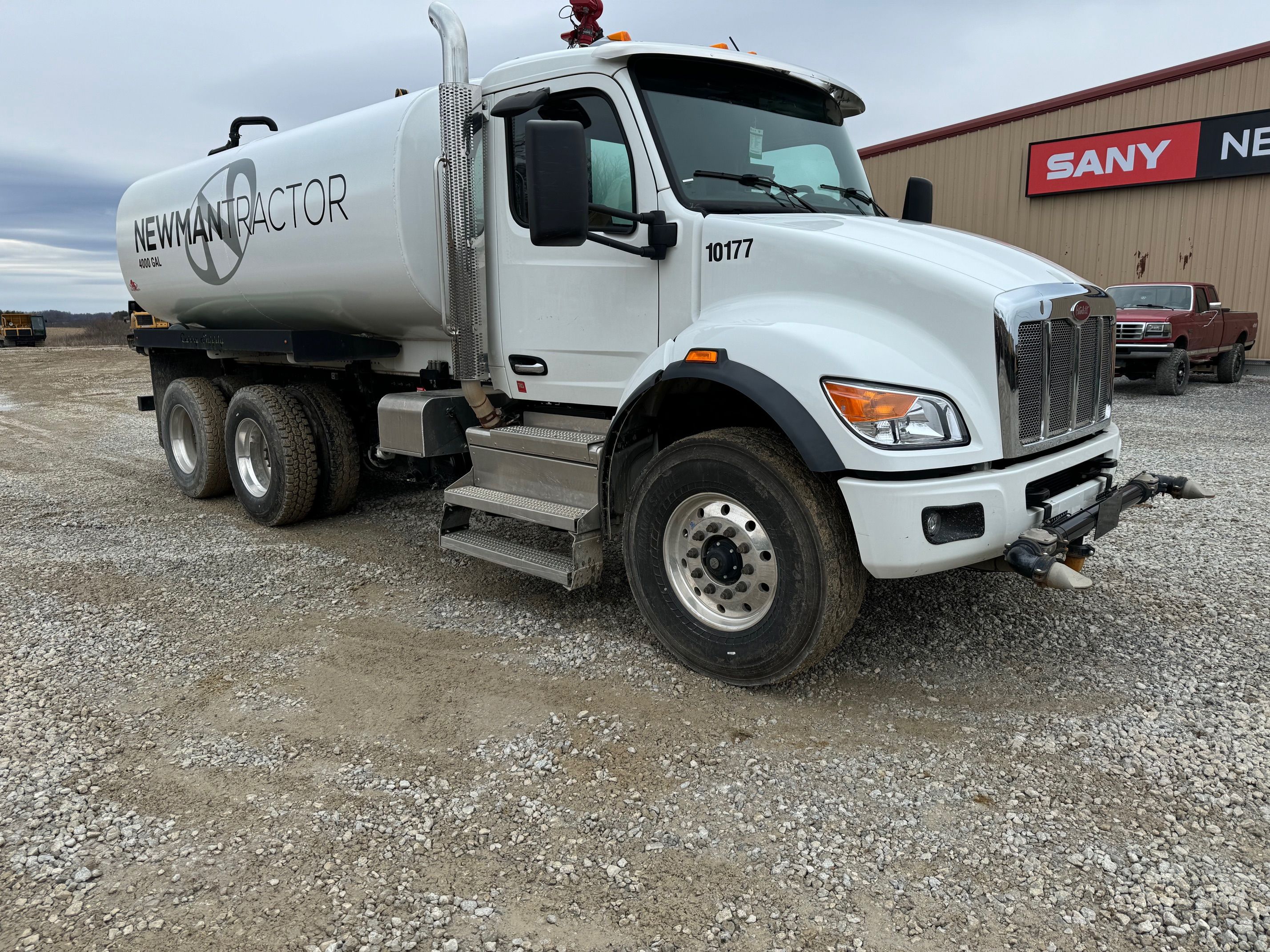 2023 PETERBILT PETERBILT 548 T/A WATER TRUCK Photo 4 Thumbnail