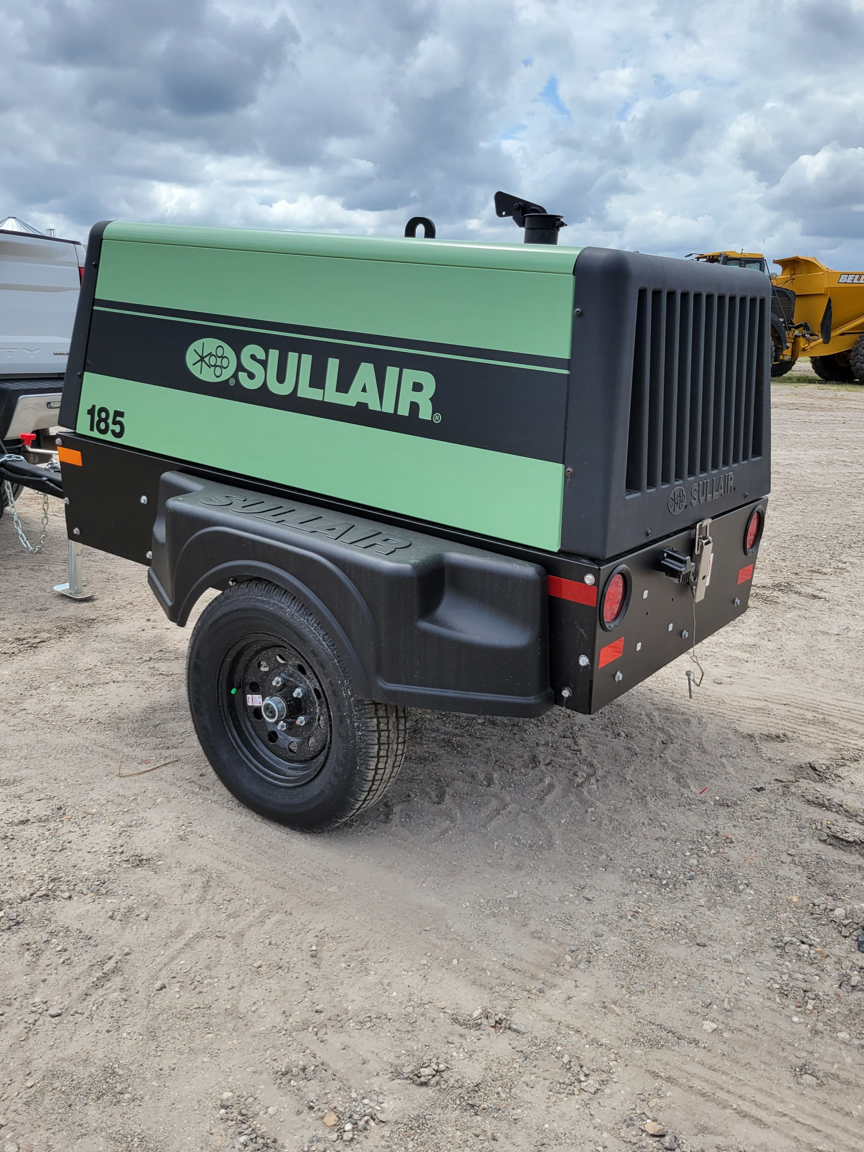 2022 SULLAIR SULLAIR 185DPQ- JD 185 CFM AIR COMPRESSOR Photo 3 Thumbnail