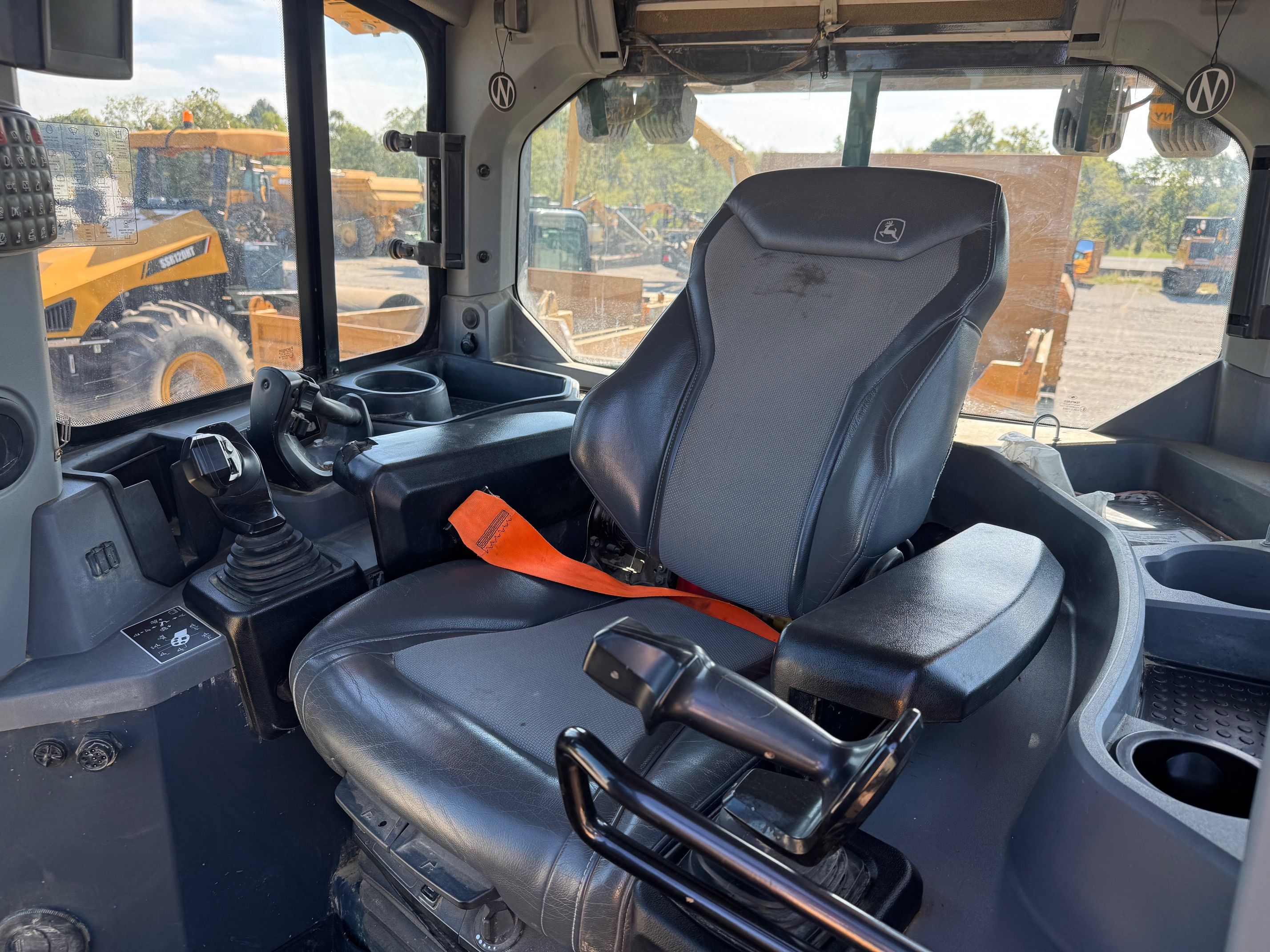 2022 JOHN DEERE 850L LGP Photo 9 Thumbnail