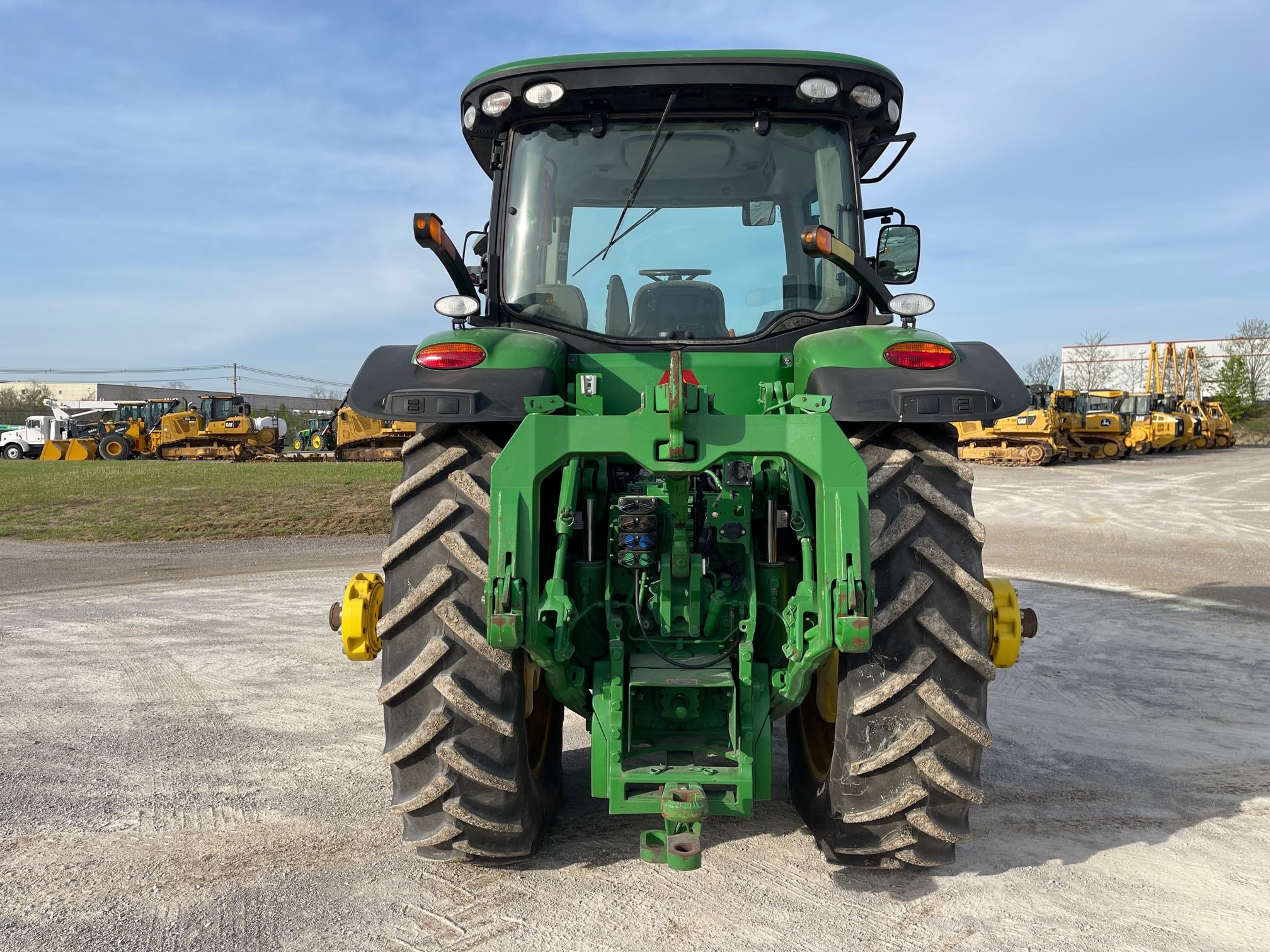 2019 JOHN DEERE 8320R Photo 3 Thumbnail