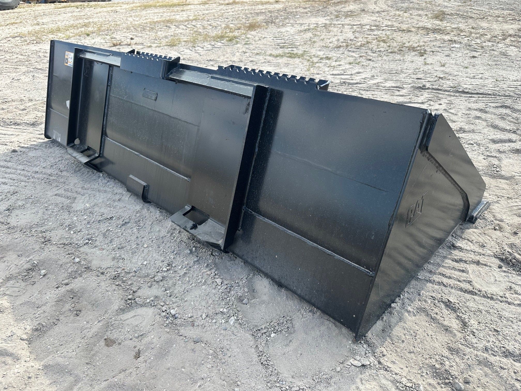 CAT 299D3 80" Skid Steer Bucket Photo 3 Thumbnail