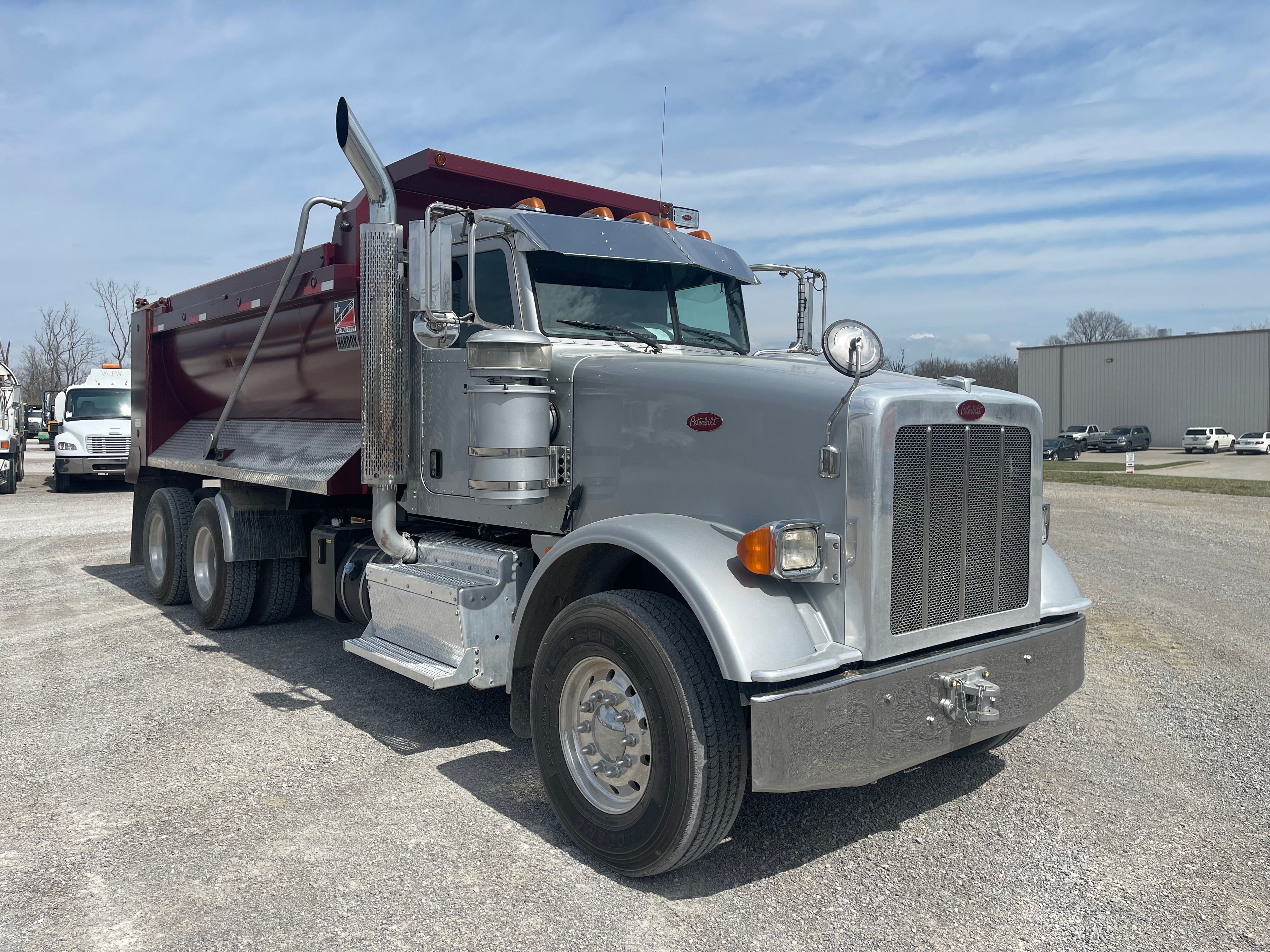 2014 PETERBILT 367 DUMP Photo 4 Thumbnail