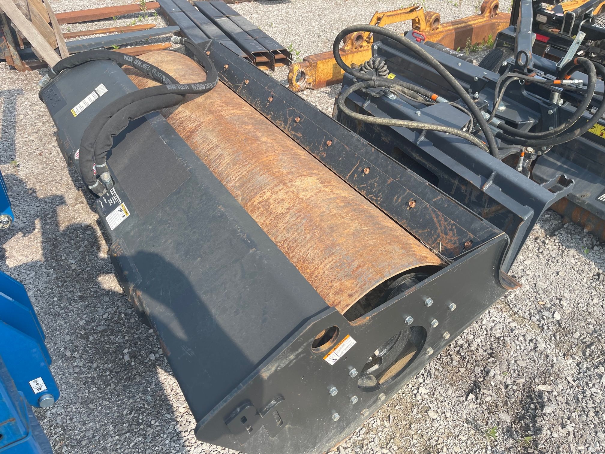 2020 BLUE DIAMOND 72" SMOOTH VIBRATORY ROLLER-SS Photo 3 Thumbnail